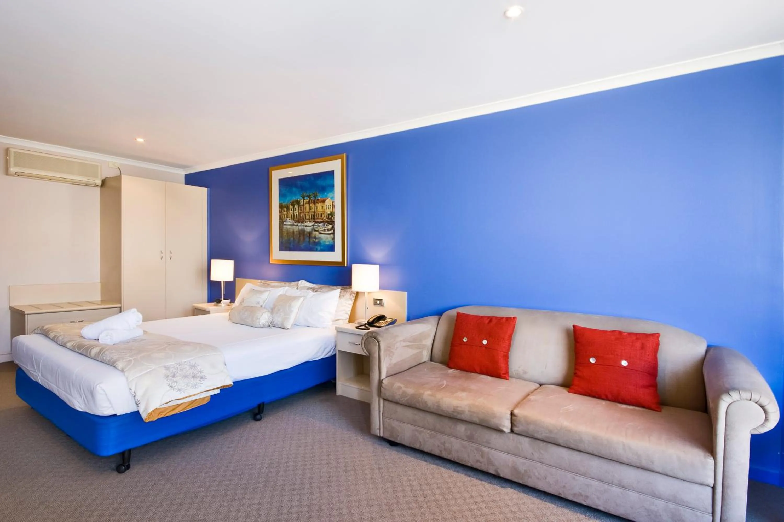 Bed in The Sandridge Motel