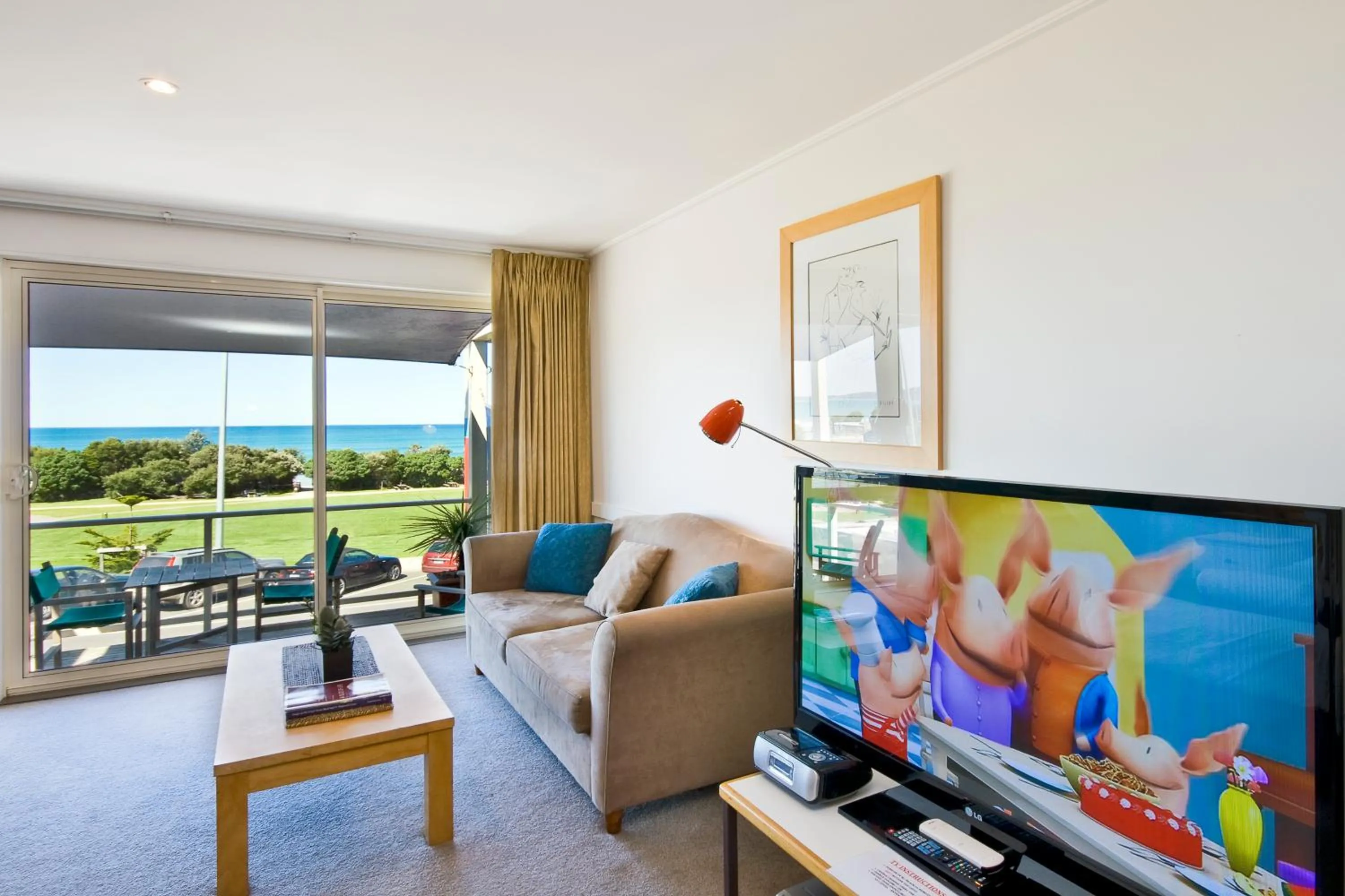 TV and multimedia in The Sandridge Motel