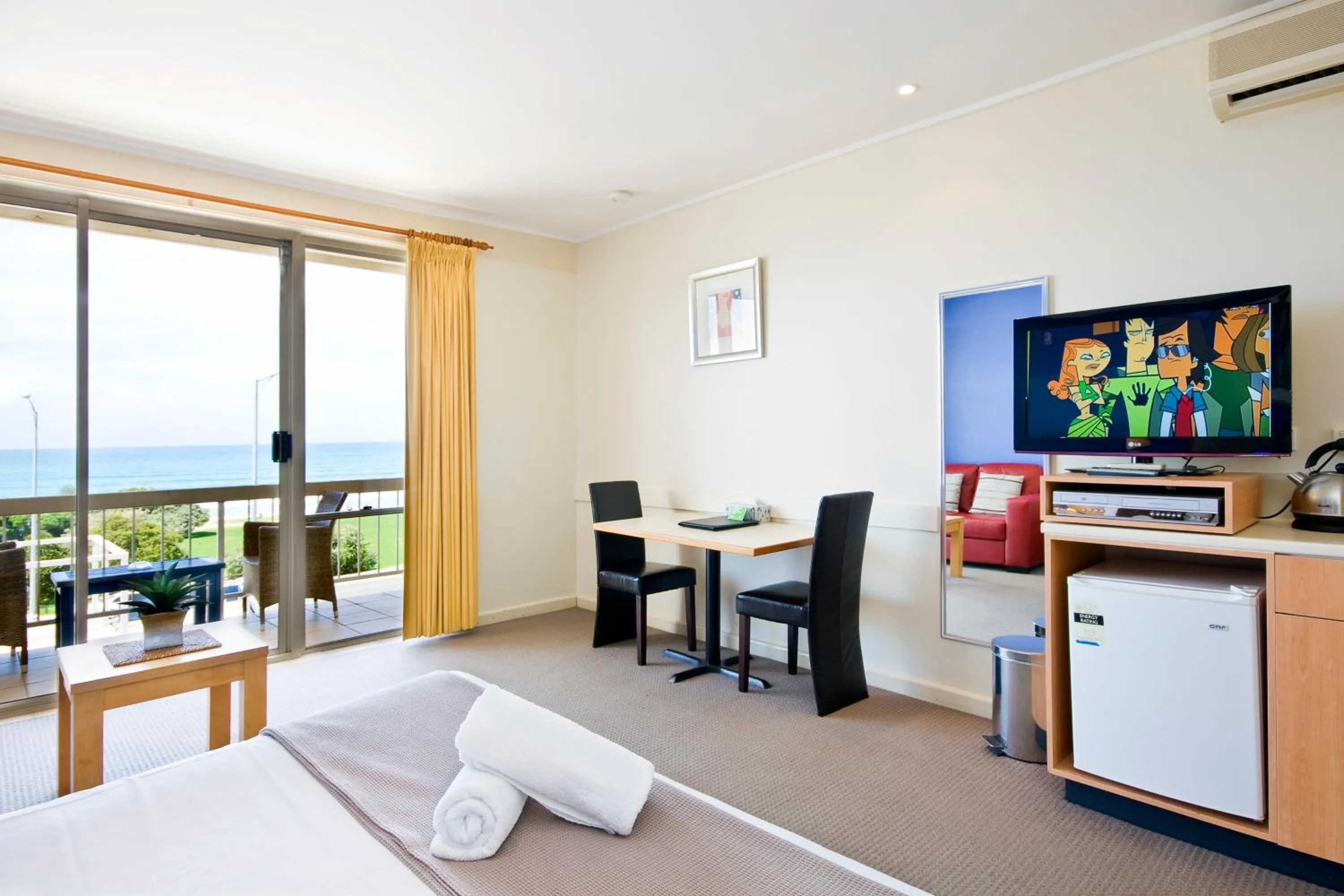 Bed in The Sandridge Motel