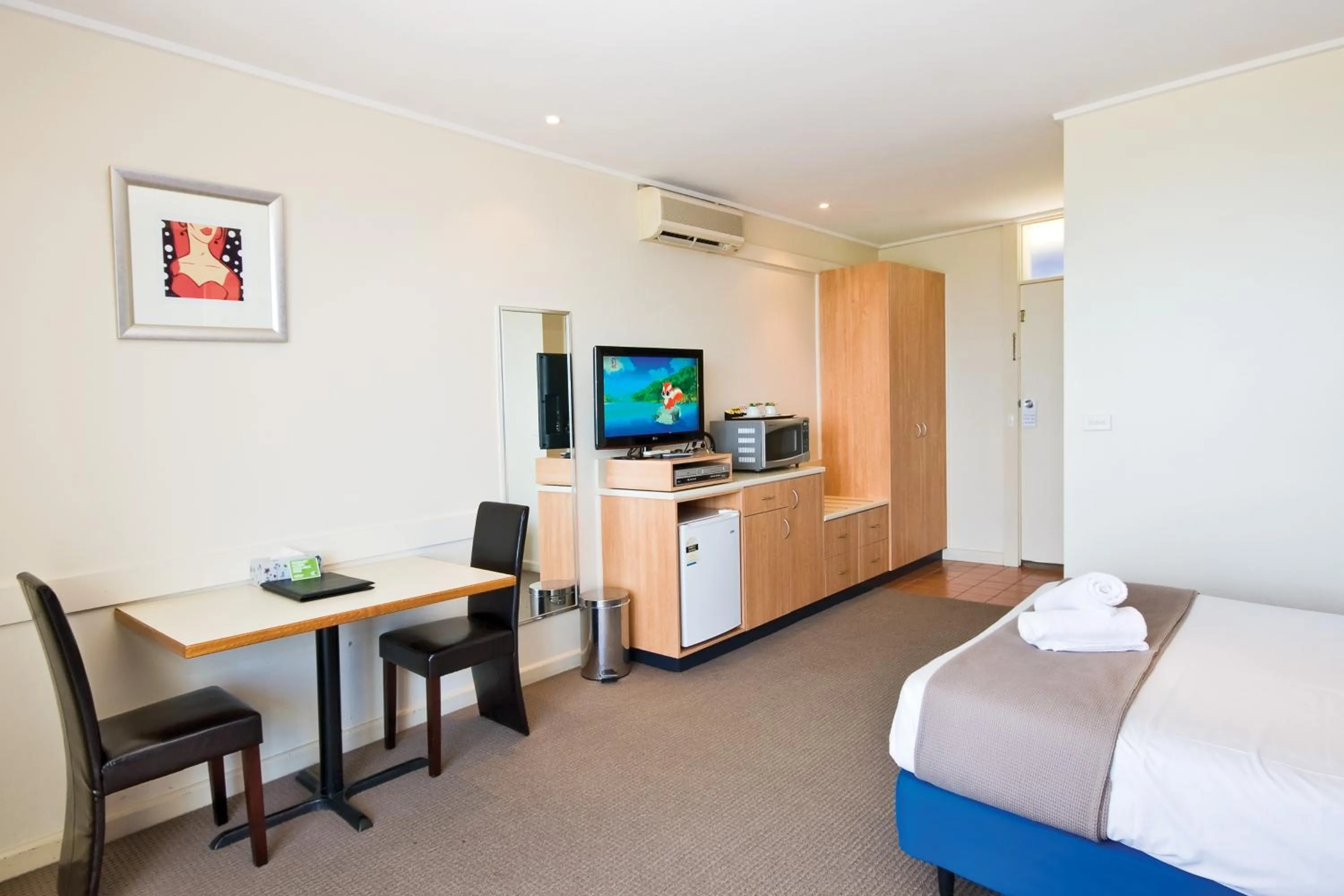 Bed in The Sandridge Motel