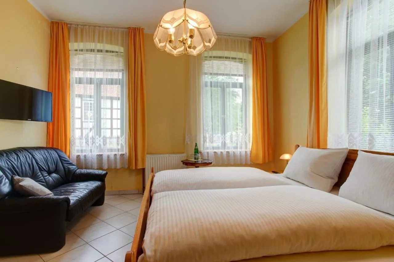 TV and multimedia, Bed in Gasthaus Hannover