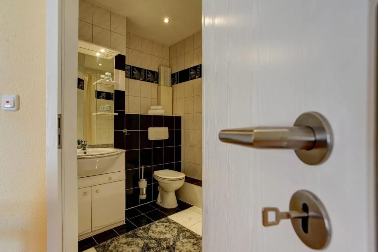 Toilet in Gasthaus Hannover