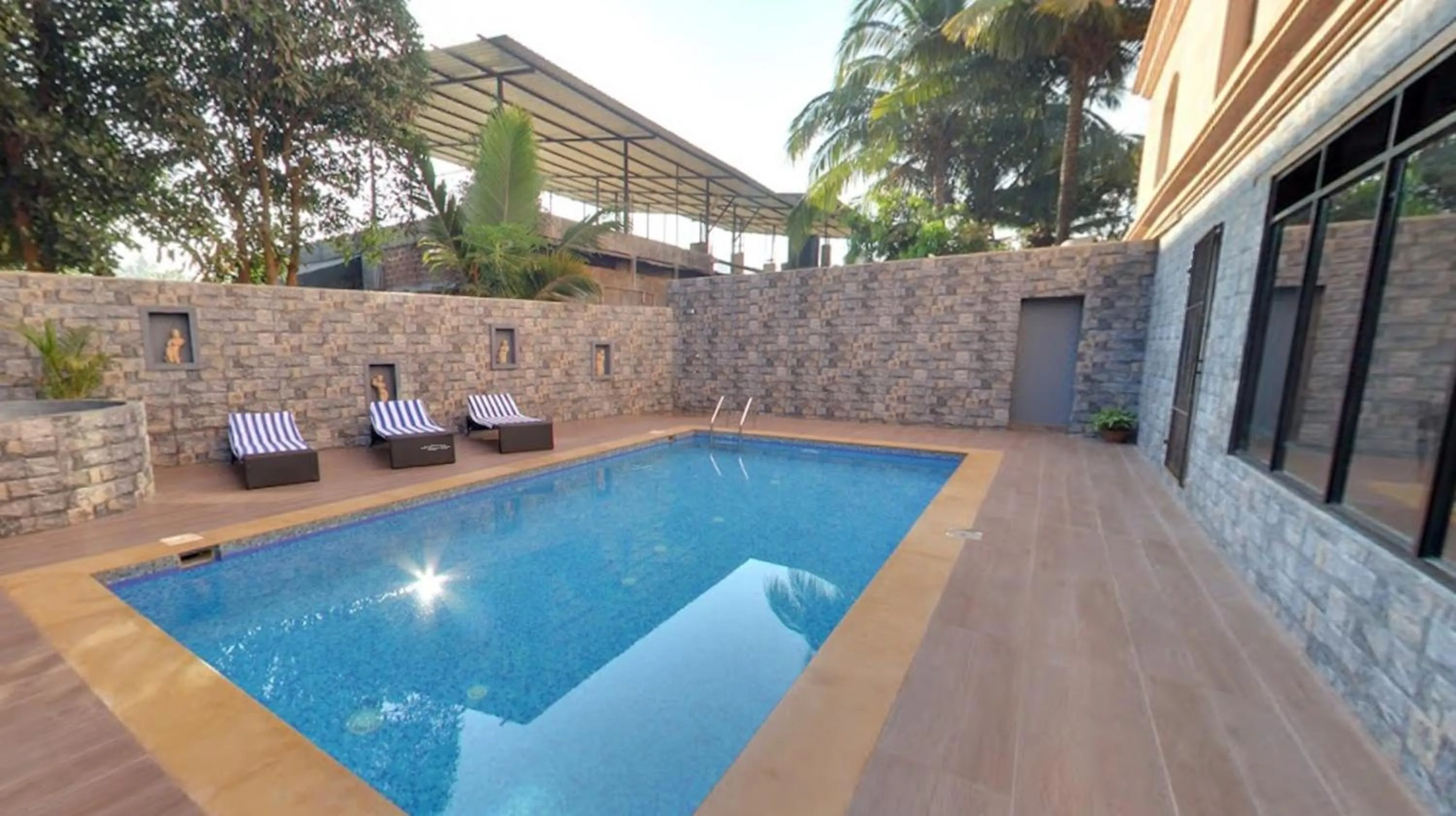 Property building in Calangute Grande