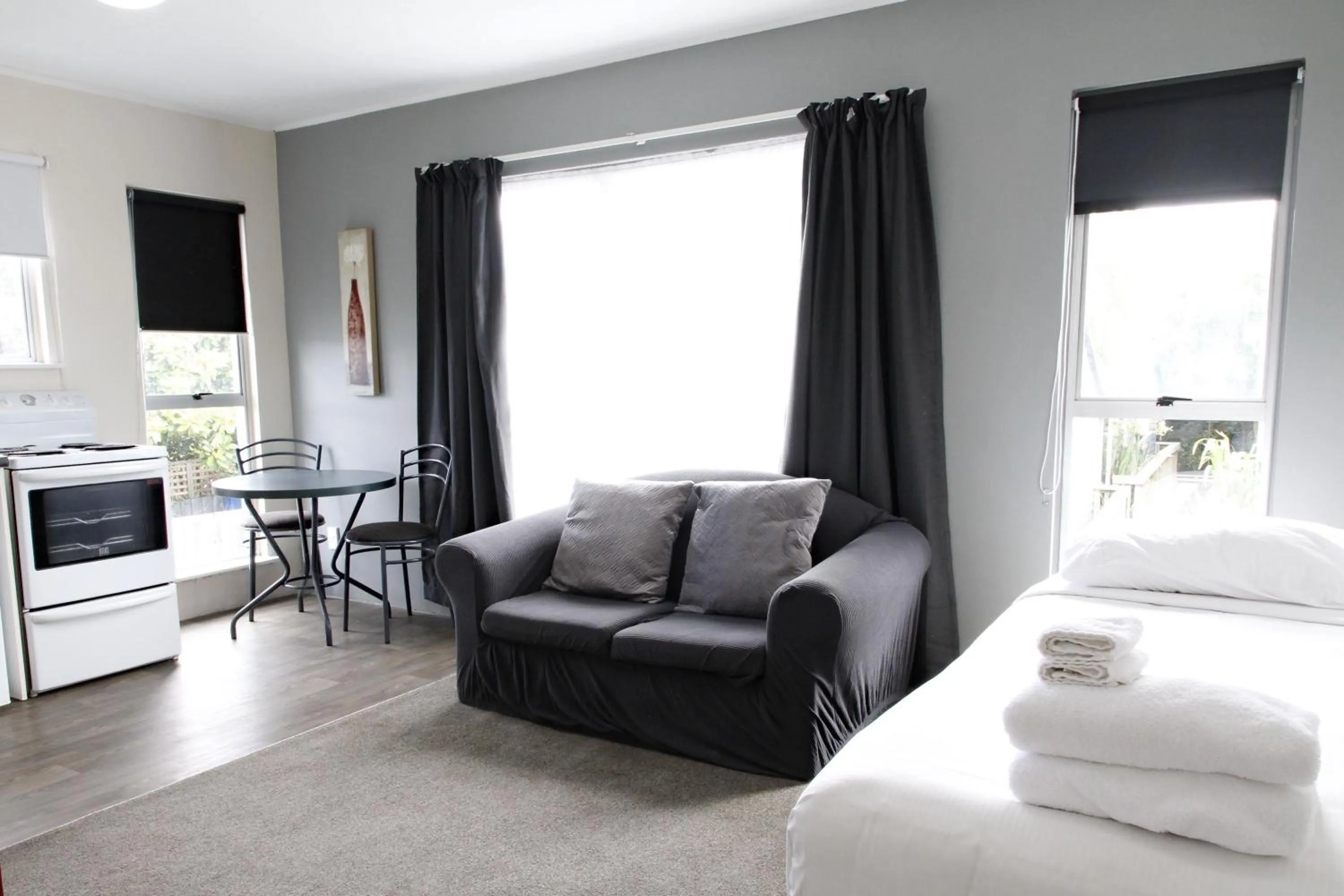 Bed in Cranford Cottages and Motel