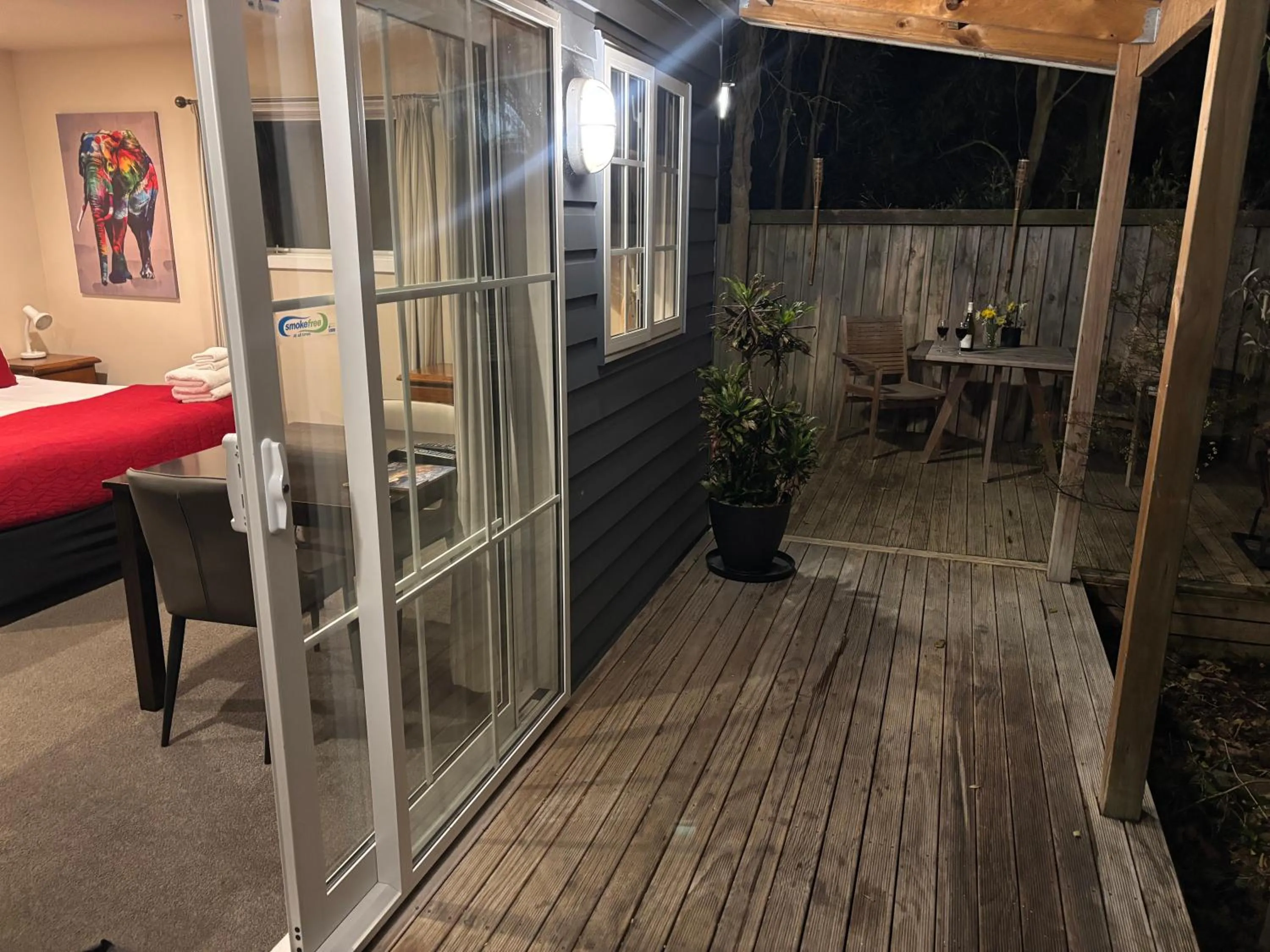 Bed in Cranford Cottages and Motel