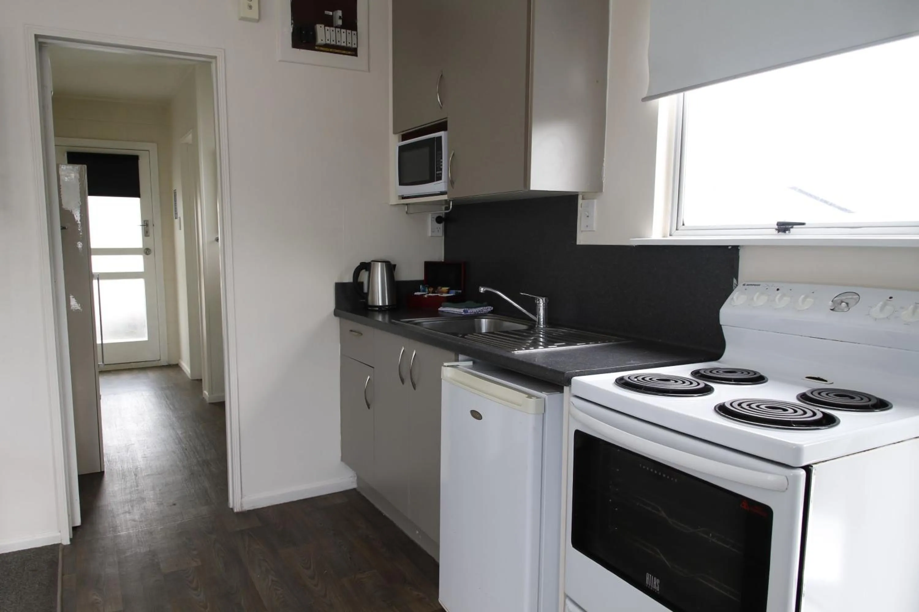 Toilet in Cranford Cottages and Motel