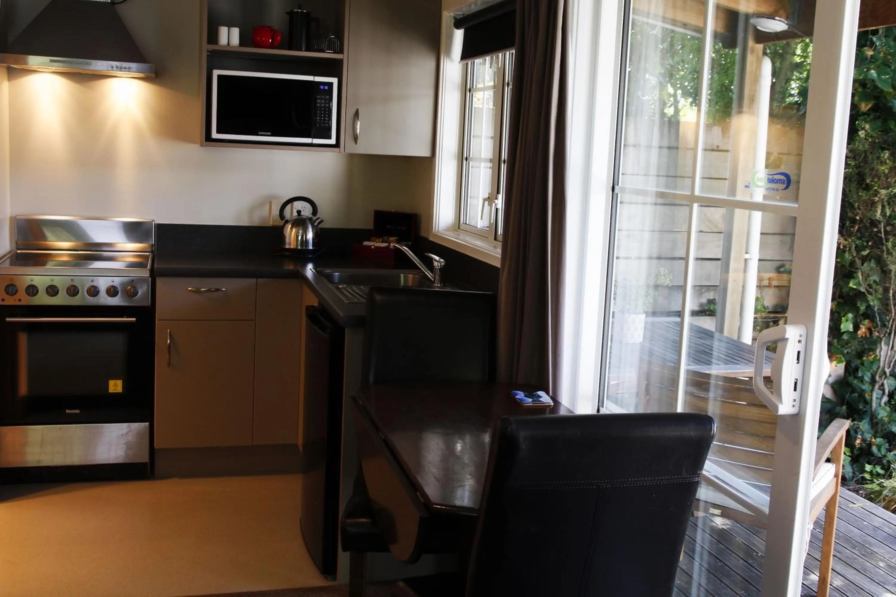 Coffee/tea facilities in Cranford Cottages and Motel