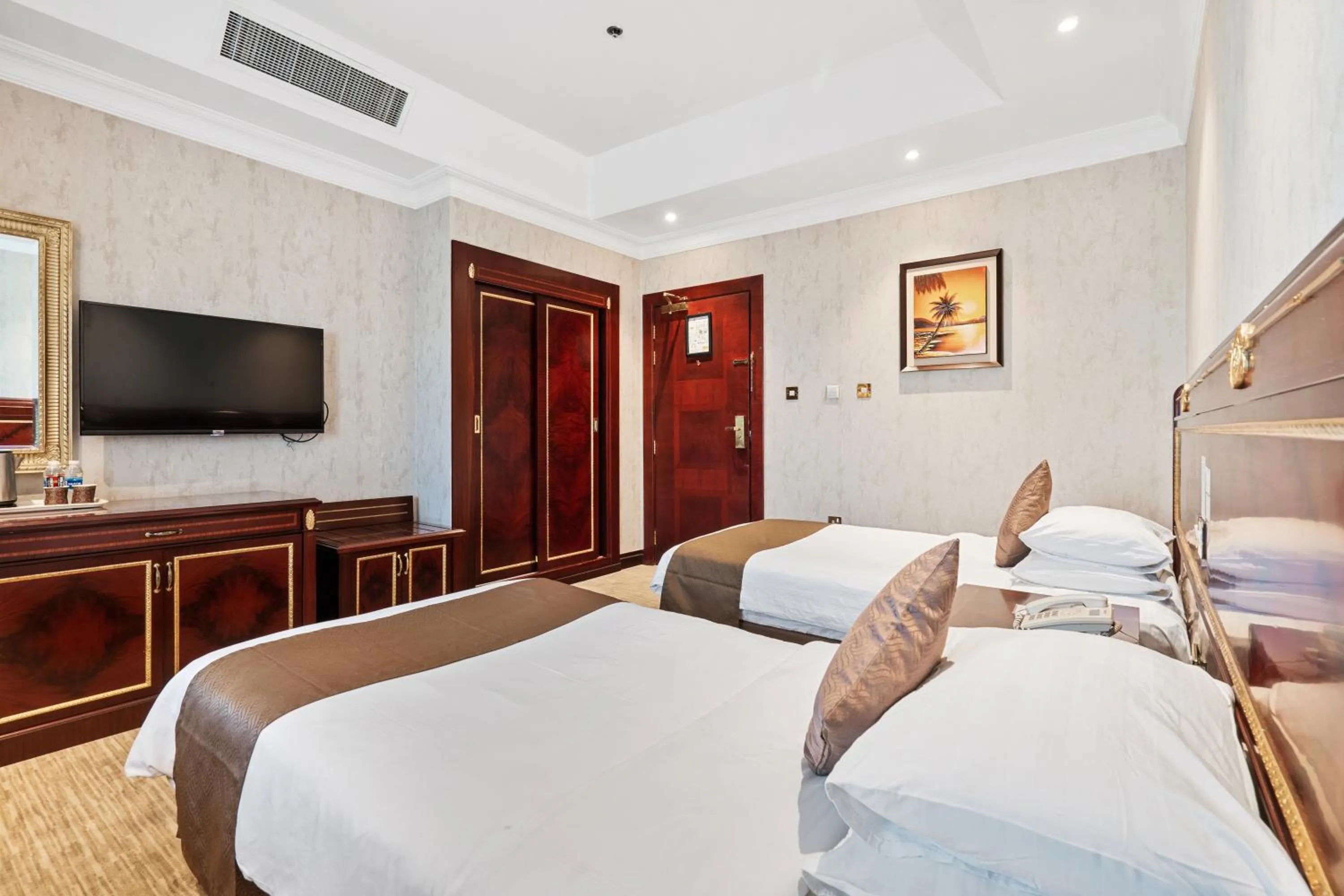 Bed in Chairmen Hotel