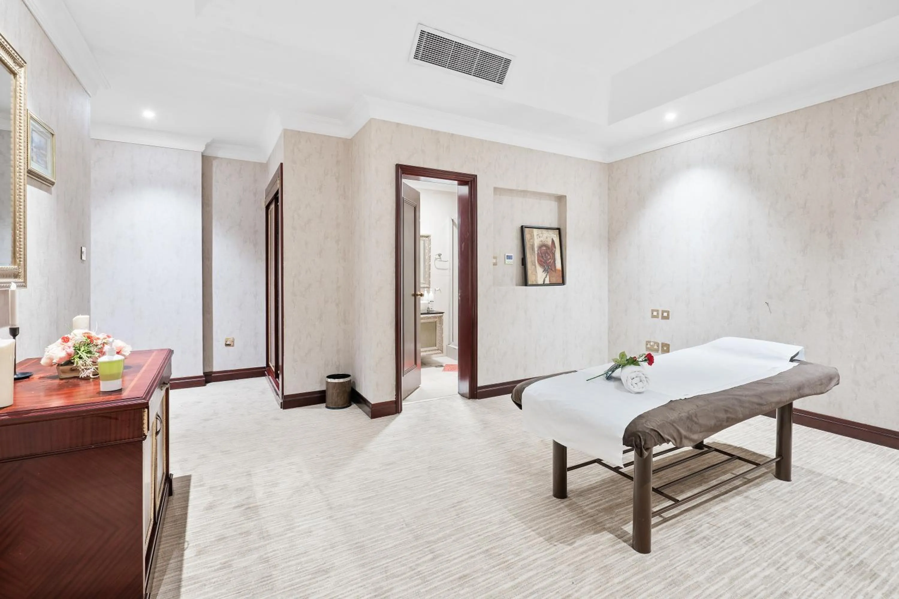 Massage in Chairmen Hotel