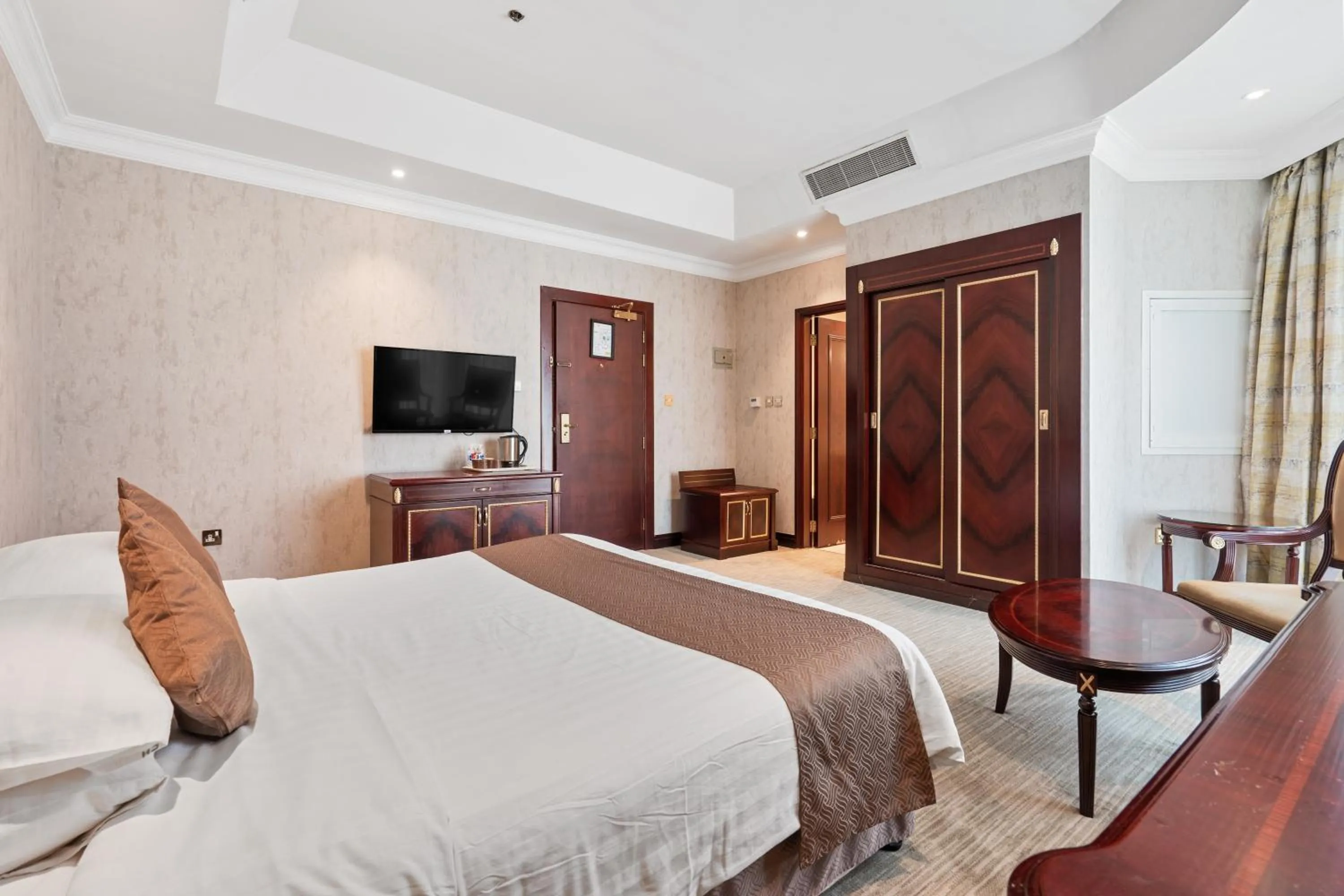 Bed in Chairmen Hotel