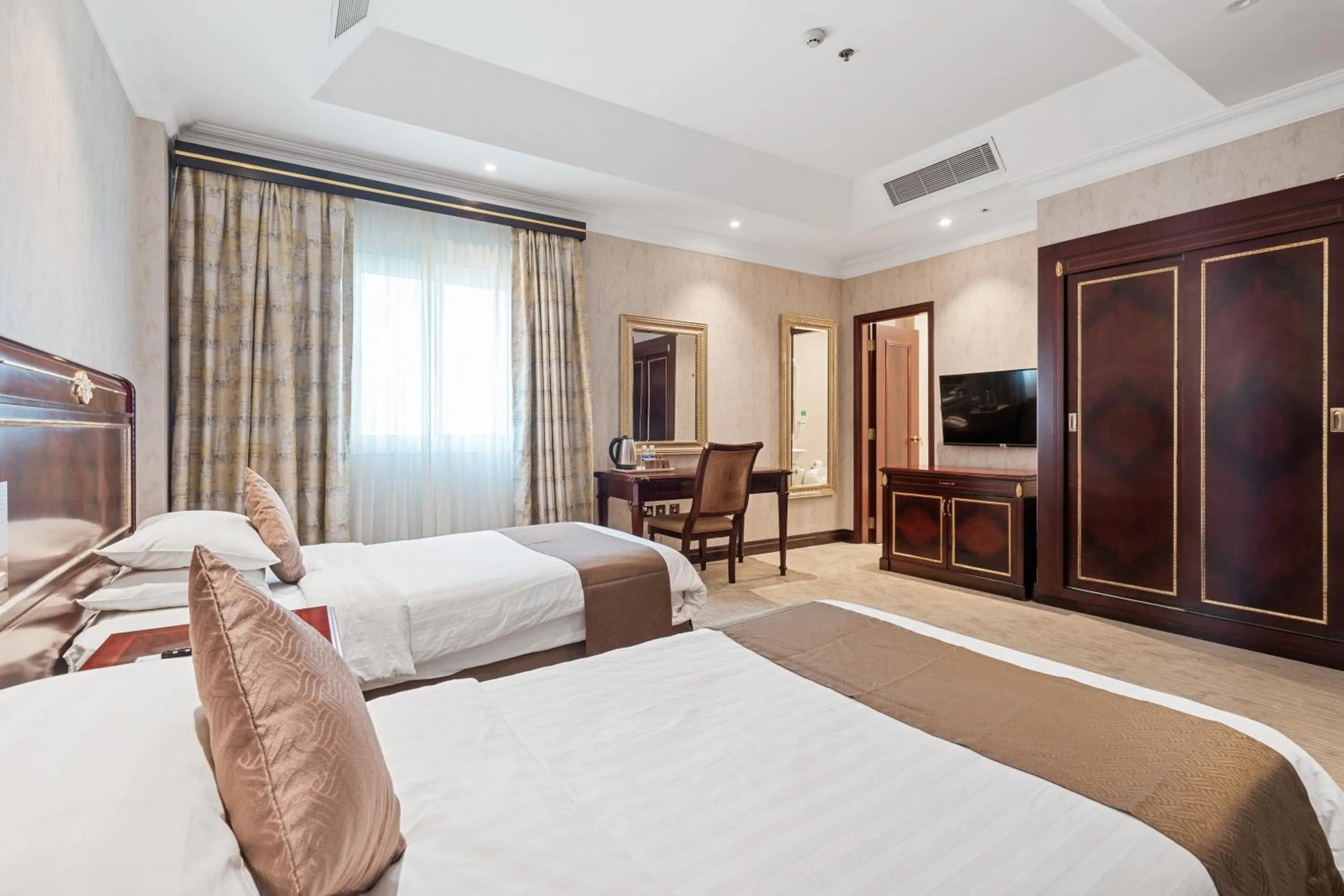 Bedroom, Bed in Chairmen Hotel