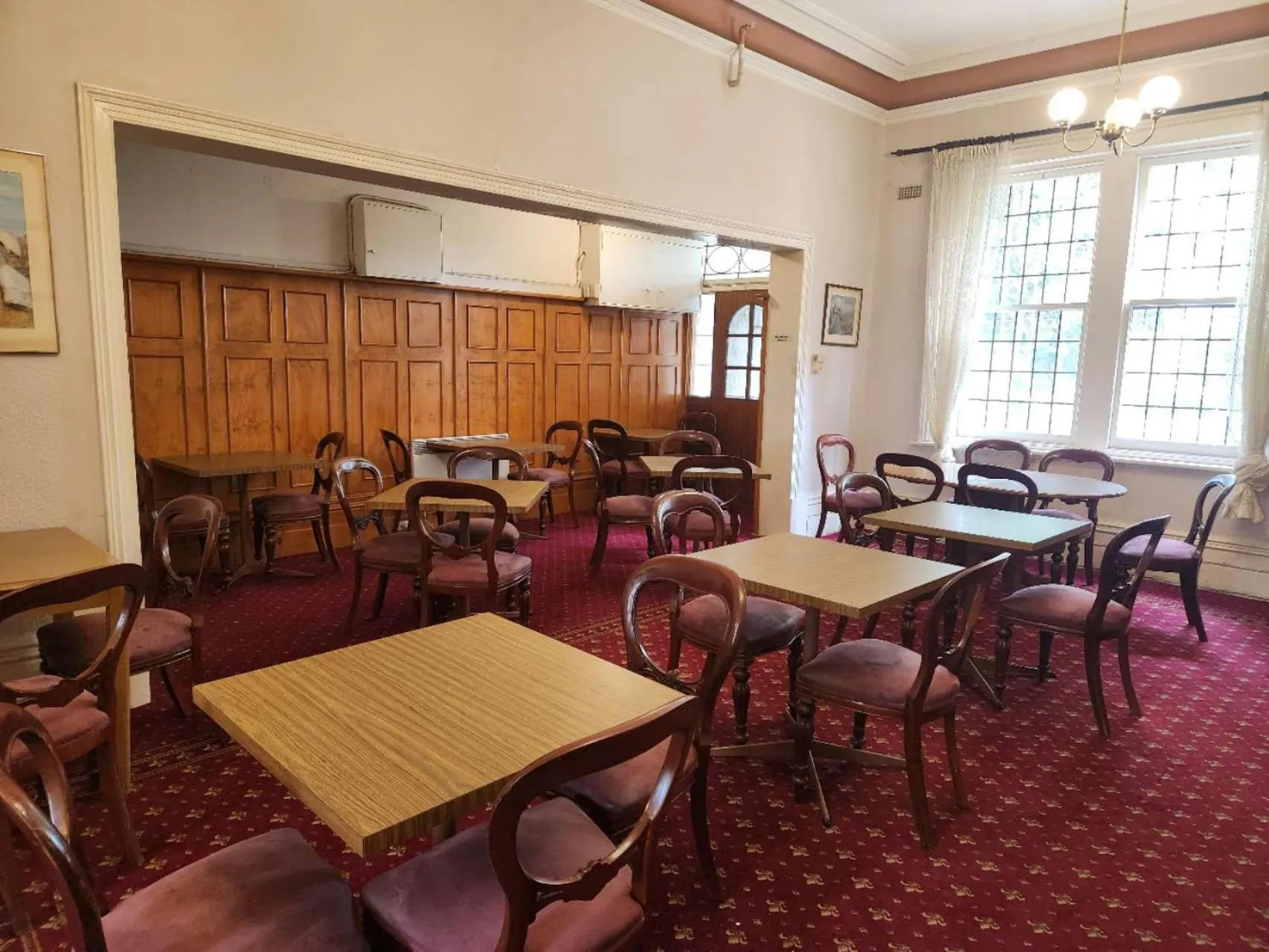 Restaurant/places to eat in Georgian Court Inn