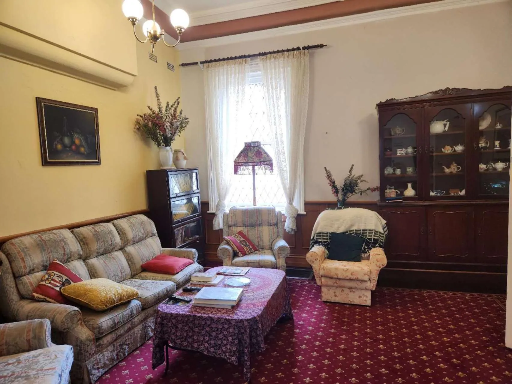 Living room in Georgian Court Inn