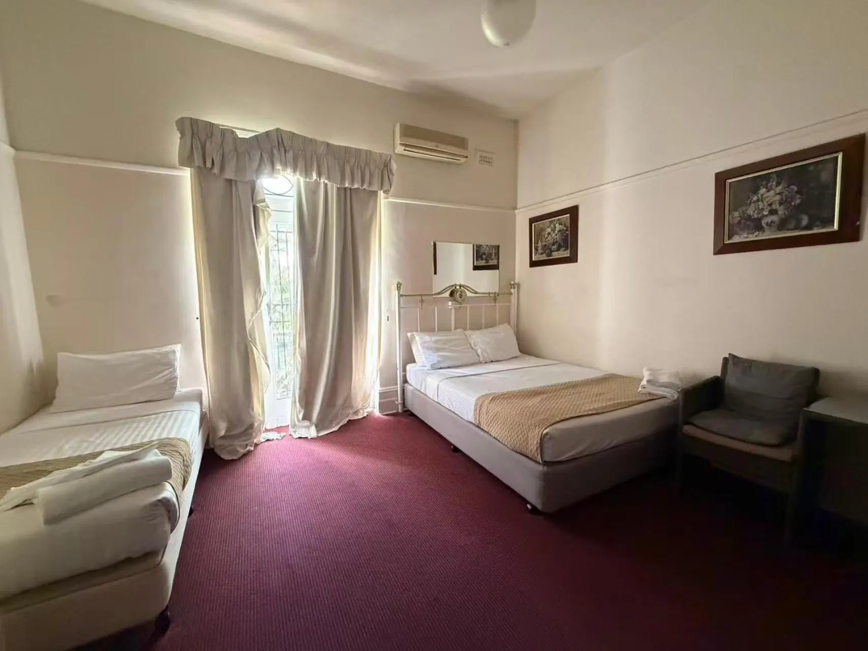 Bed in Georgian Court Inn