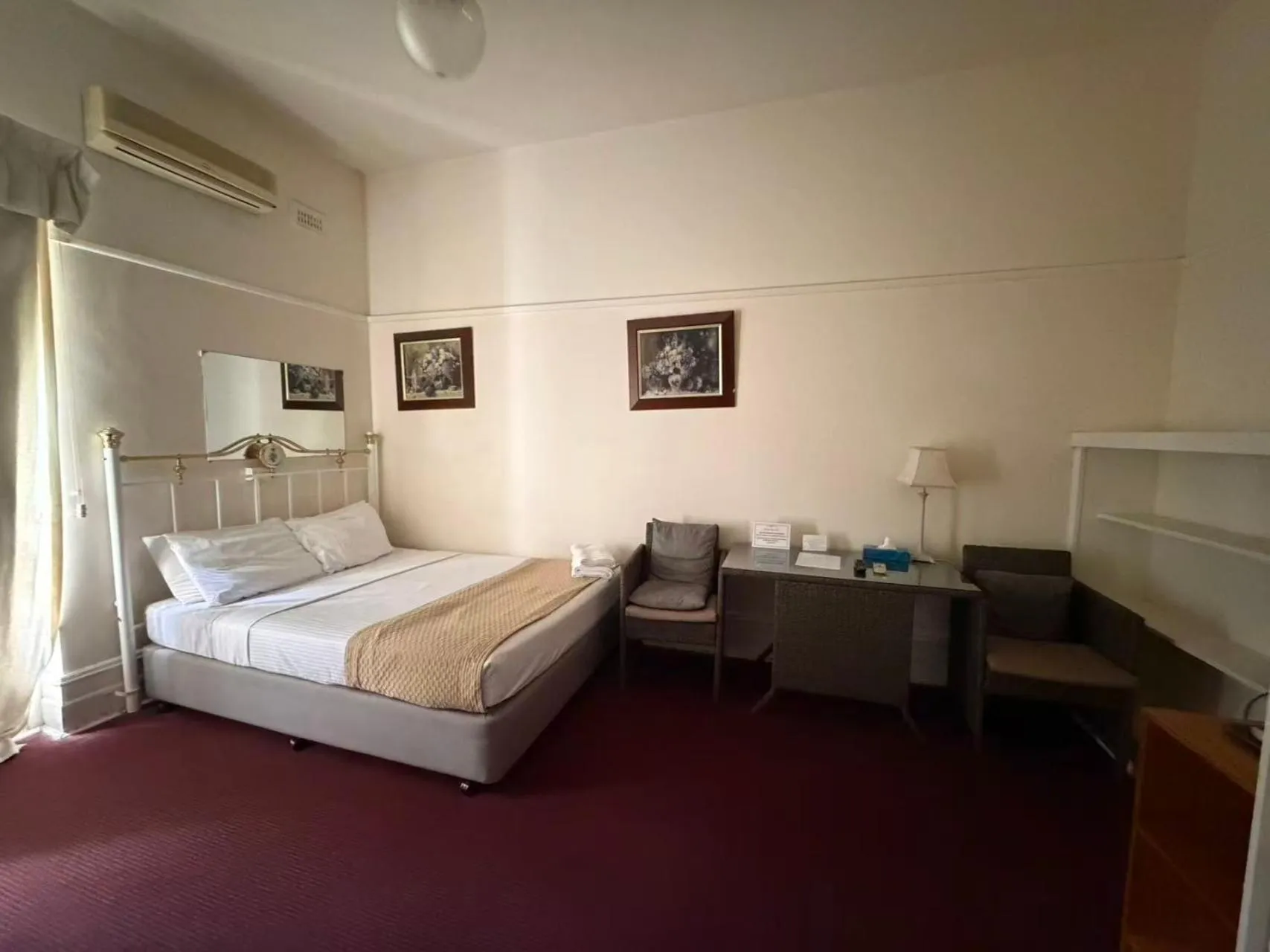 Bed in Georgian Court Inn