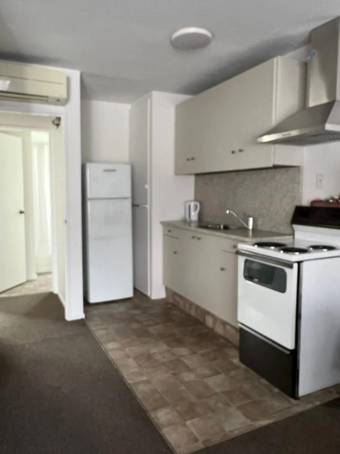 Kitchen or kitchenette in Garden City Motel