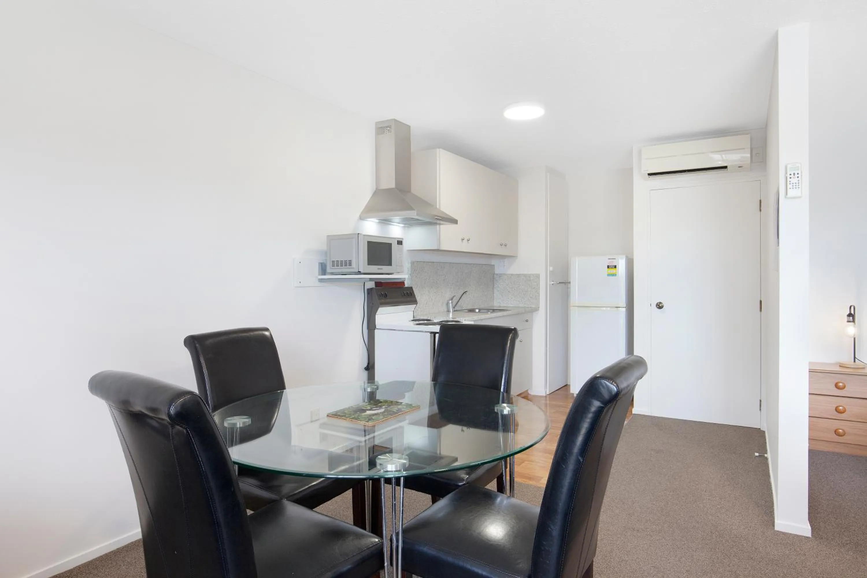 Kitchen or kitchenette in Garden City Motel