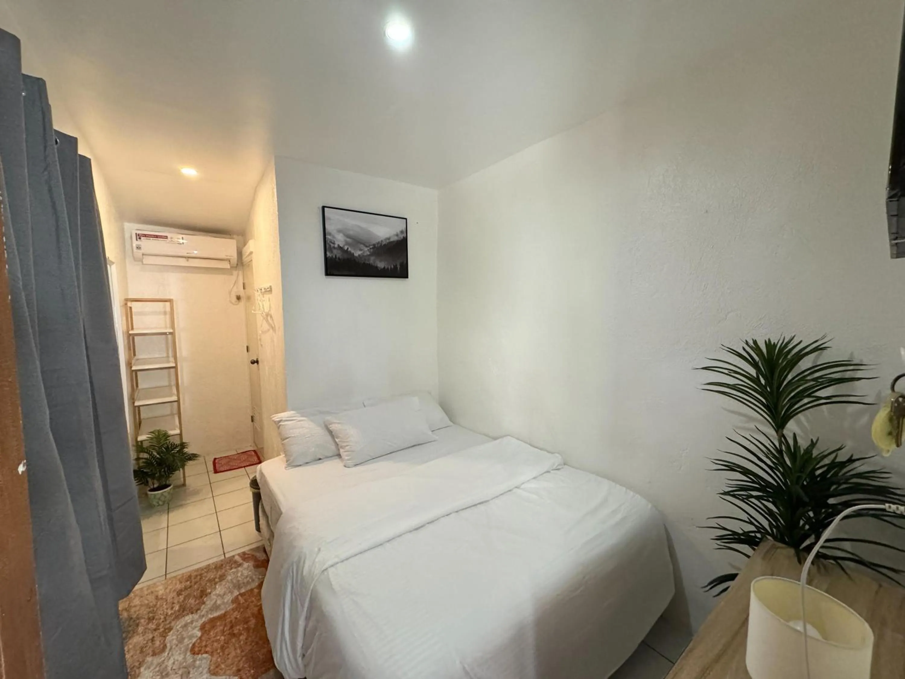 Bedroom, Bed in West Coast Beach House