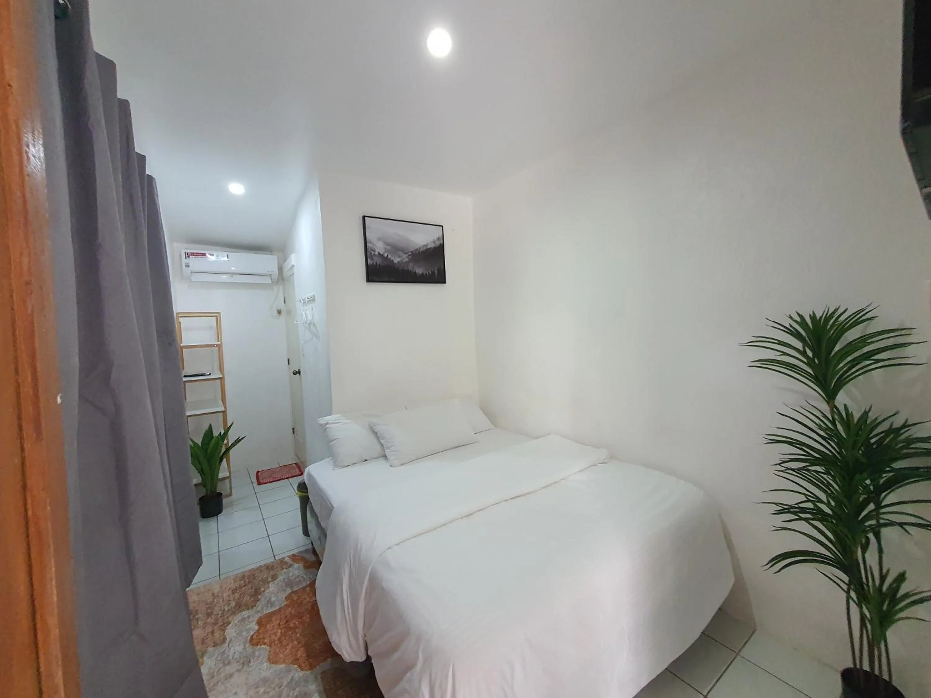 Bedroom, Bed in West Coast Beach House