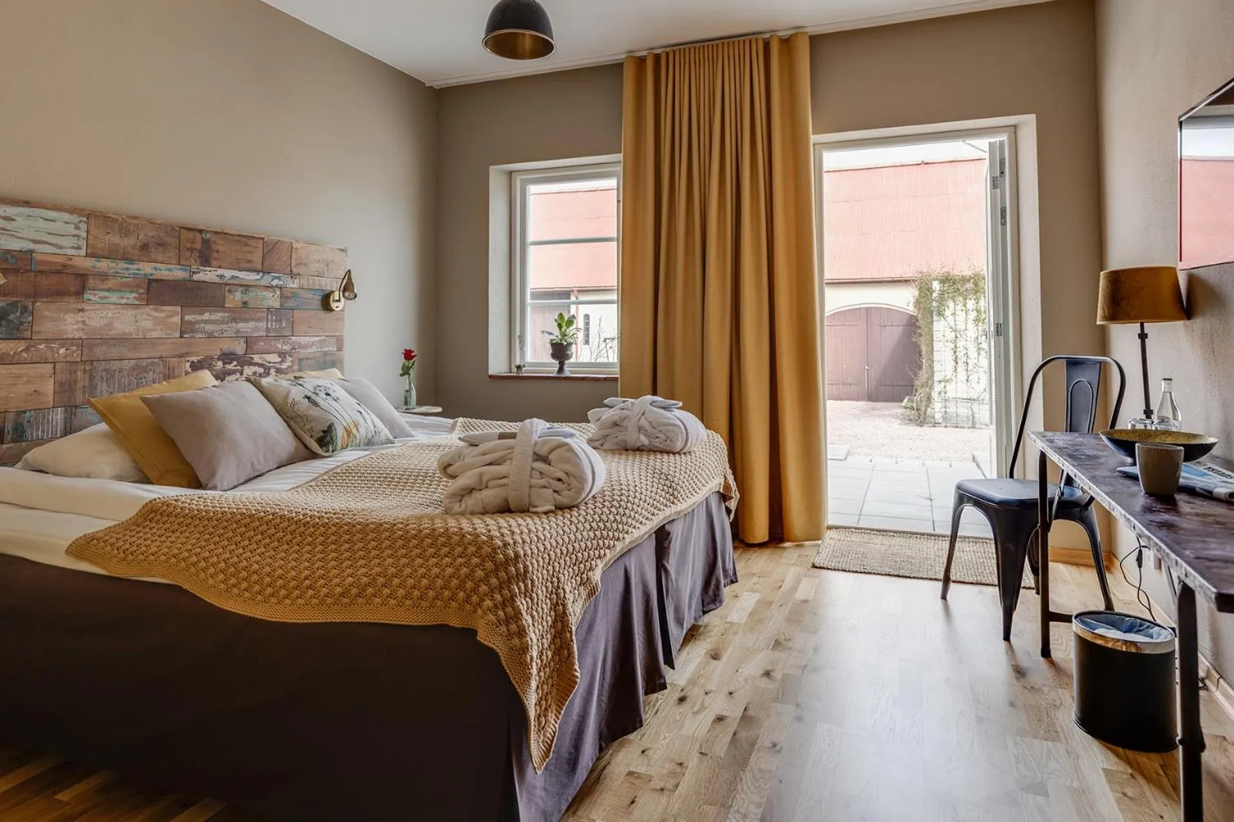 Bedroom, Bed in Örums Nygård Gårdshotell