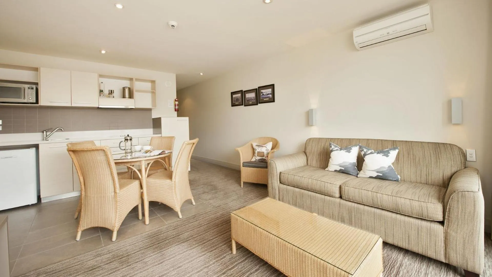 Kitchen or kitchenette in Hananui Lodge and Apartments