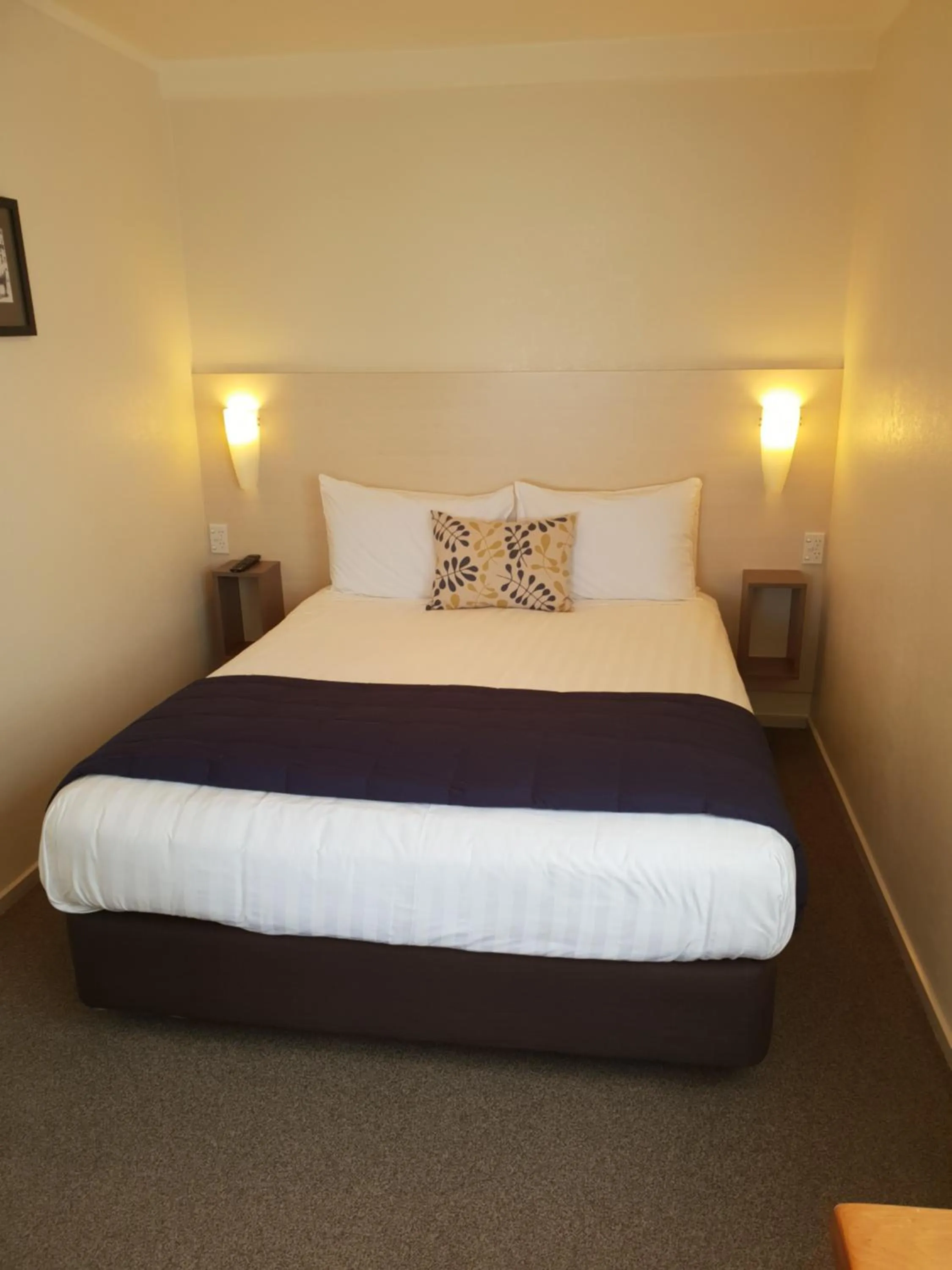 Bedroom, Bed in Hananui Lodge and Apartments