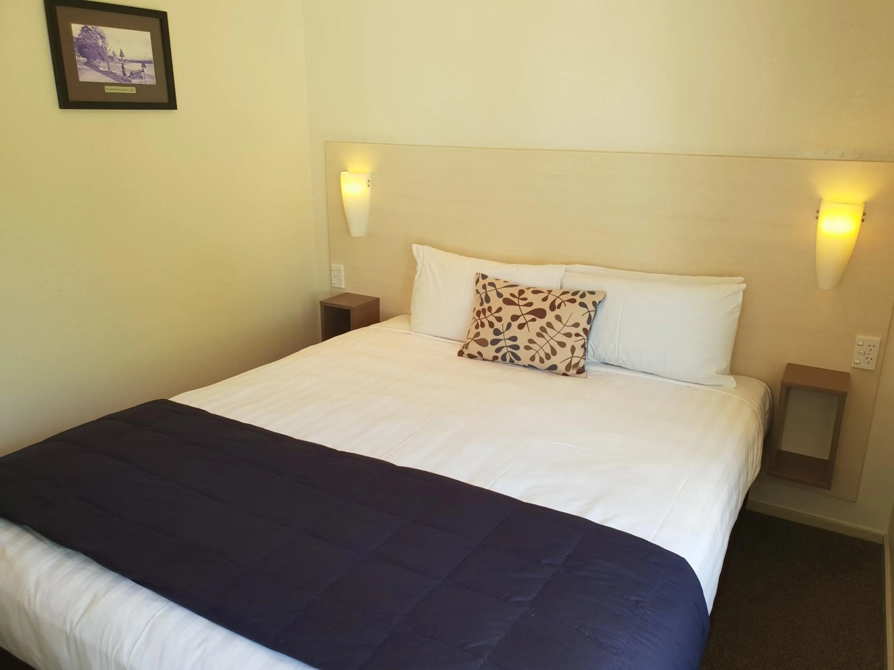 Bedroom, Bed in Hananui Lodge and Apartments