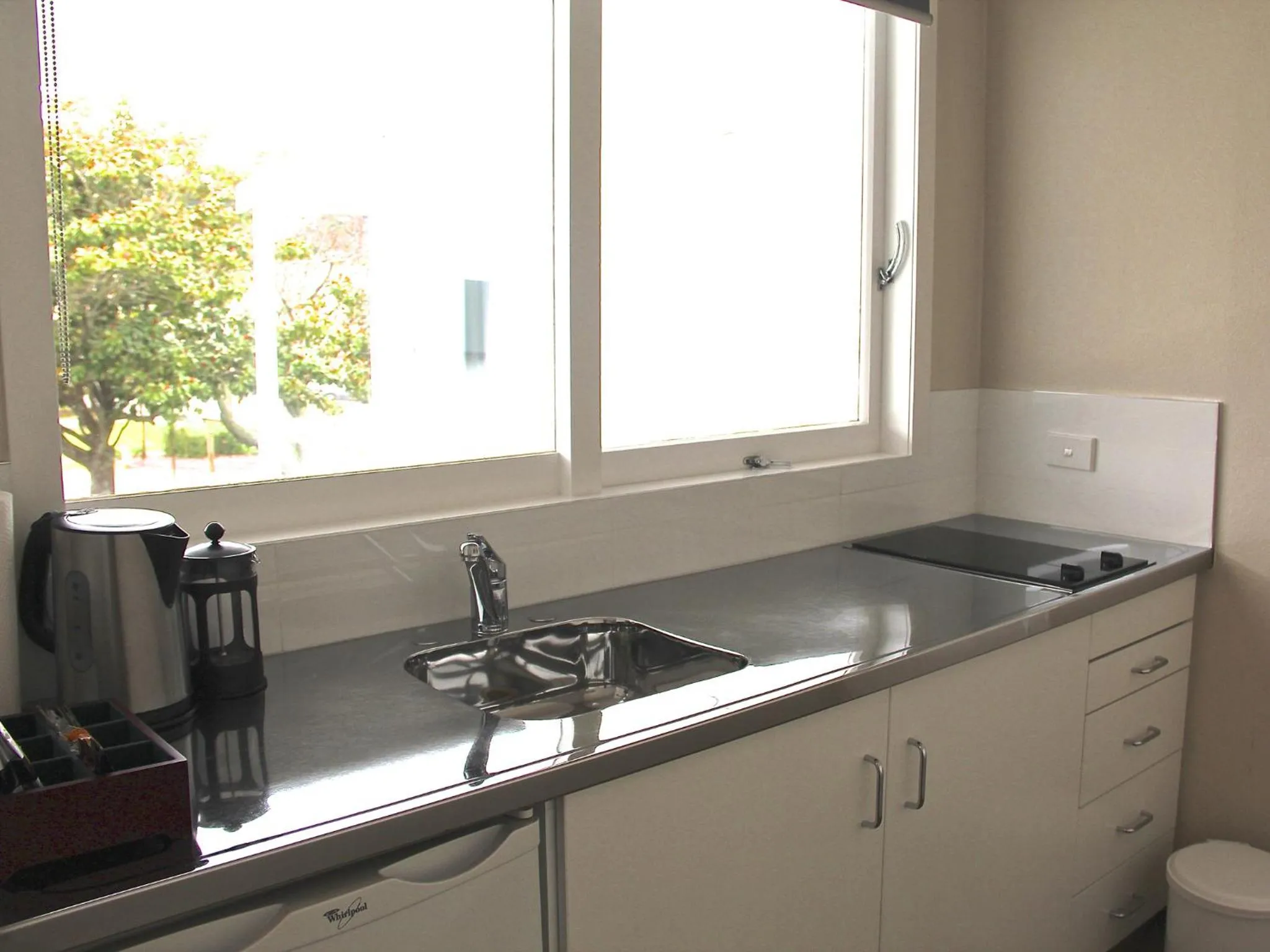 Kitchen or kitchenette in Hananui Lodge and Apartments
