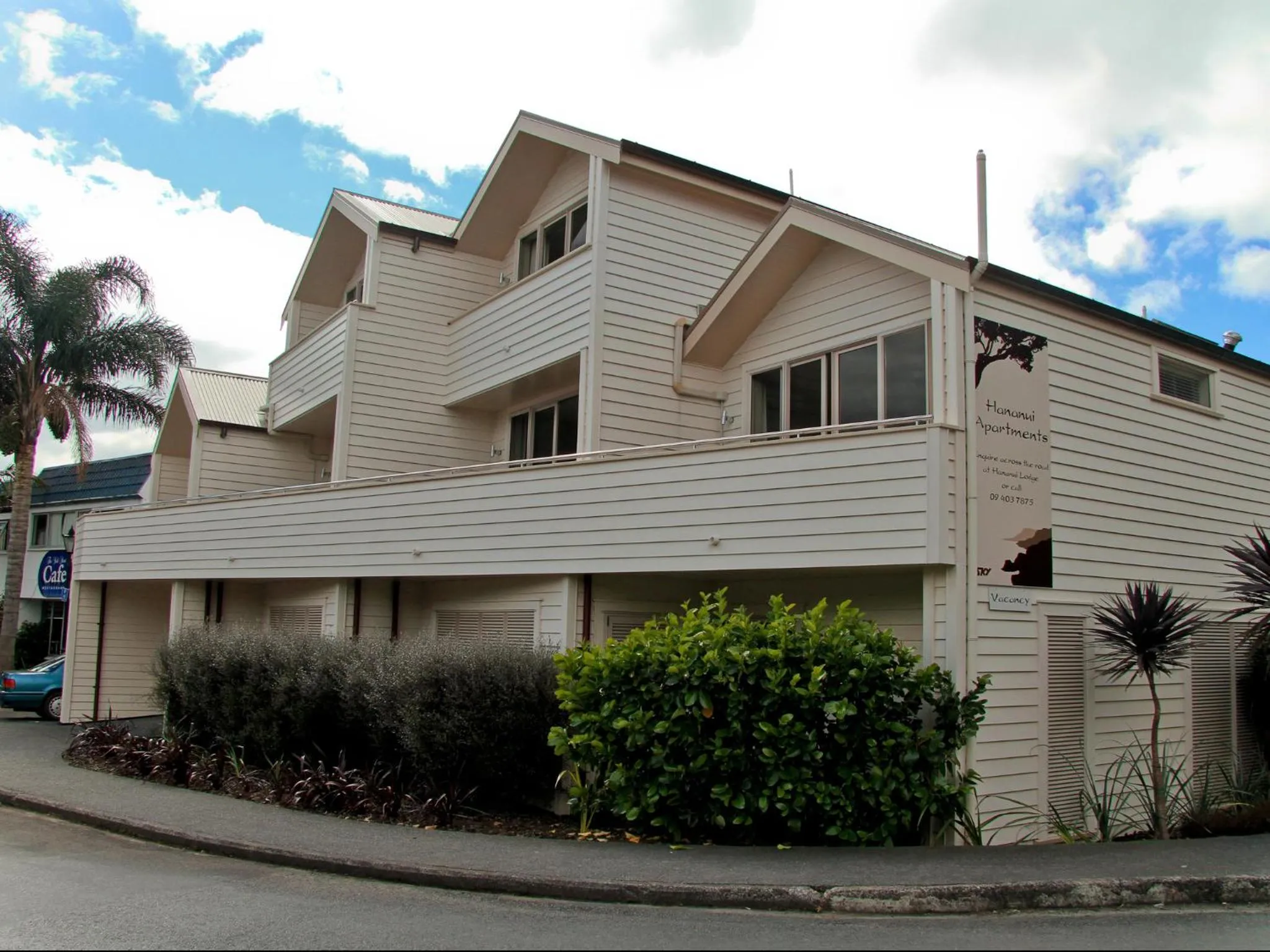 Facade/entrance in Hananui Lodge and Apartments