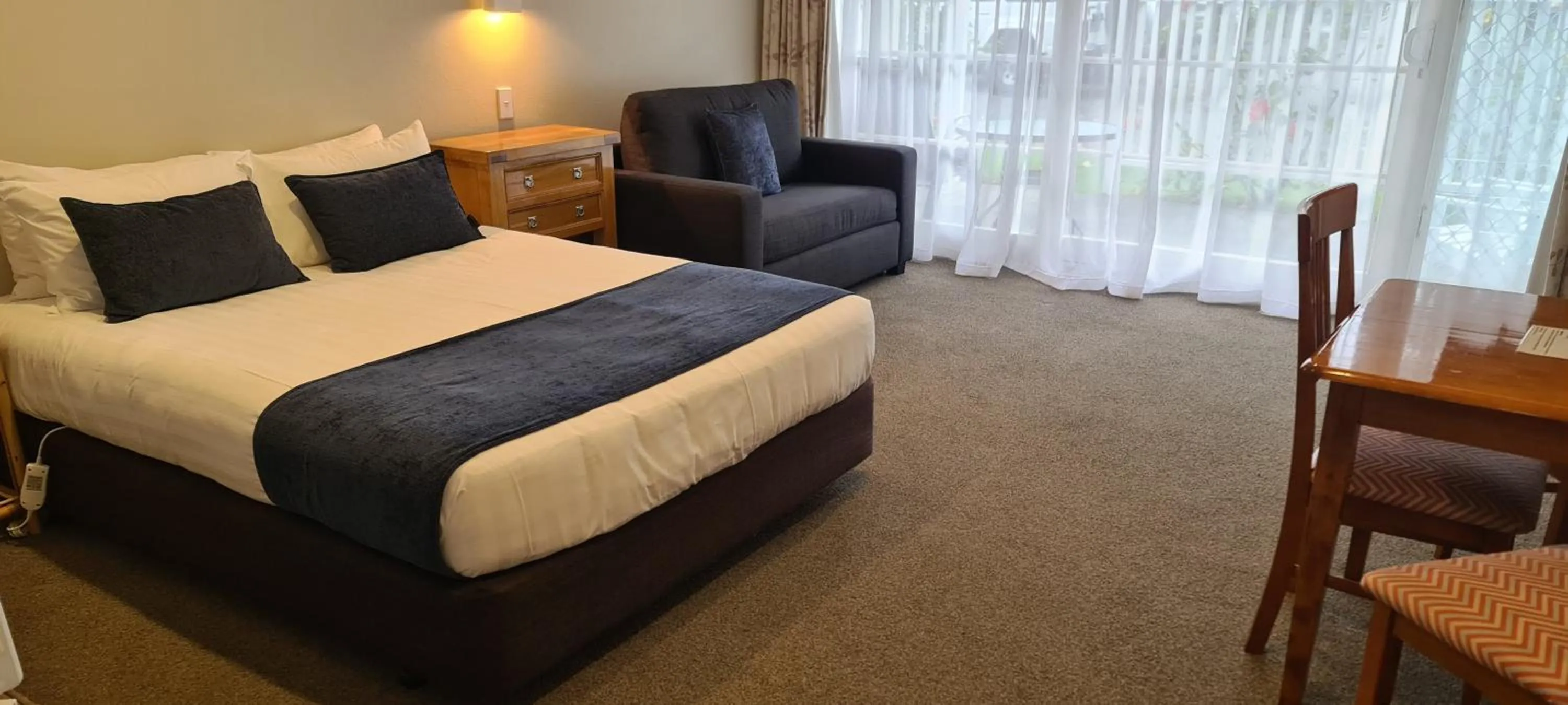 Bed in Hananui Lodge and Apartments