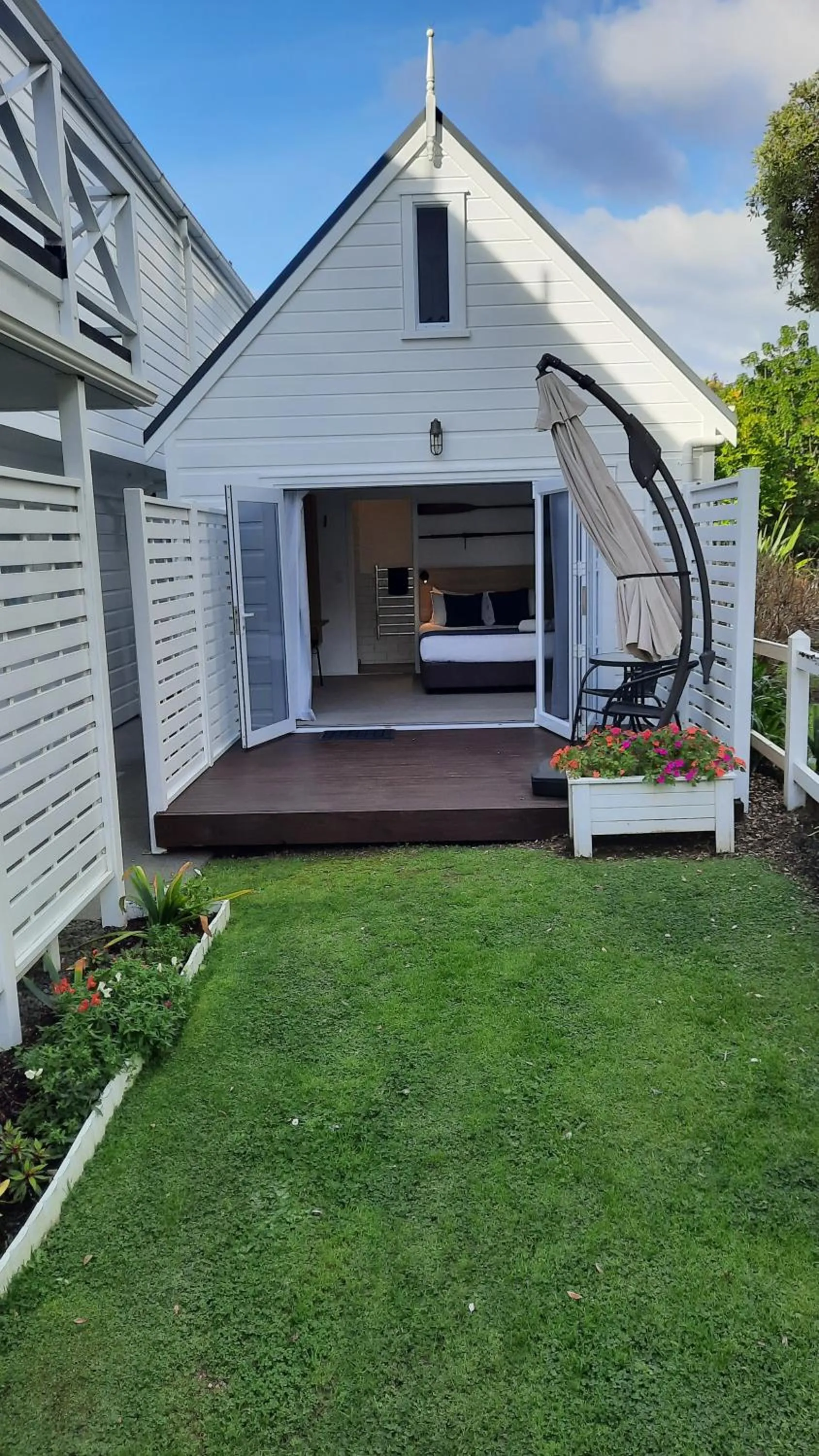 Hananui Lodge and Apartments