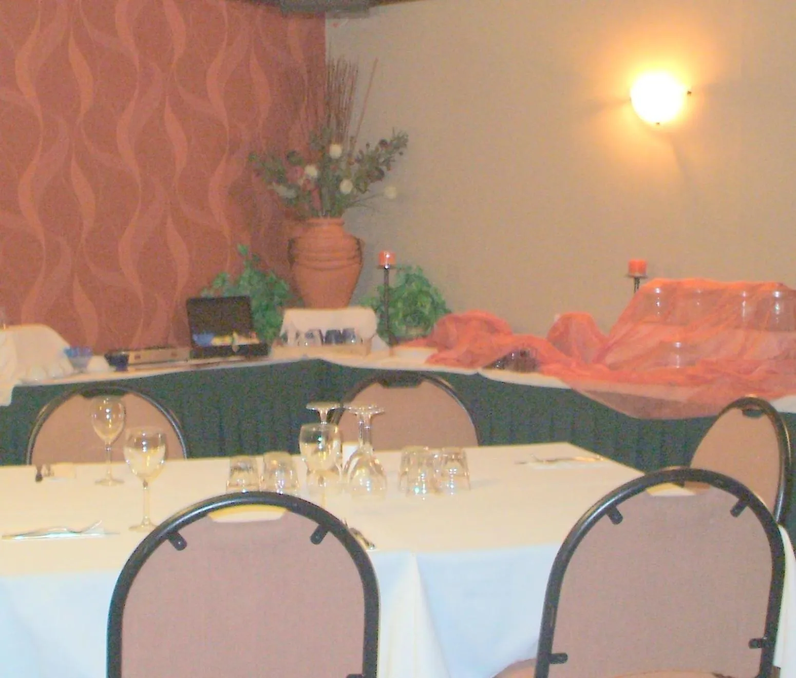 Restaurant/places to eat in Panorama Motor Inn