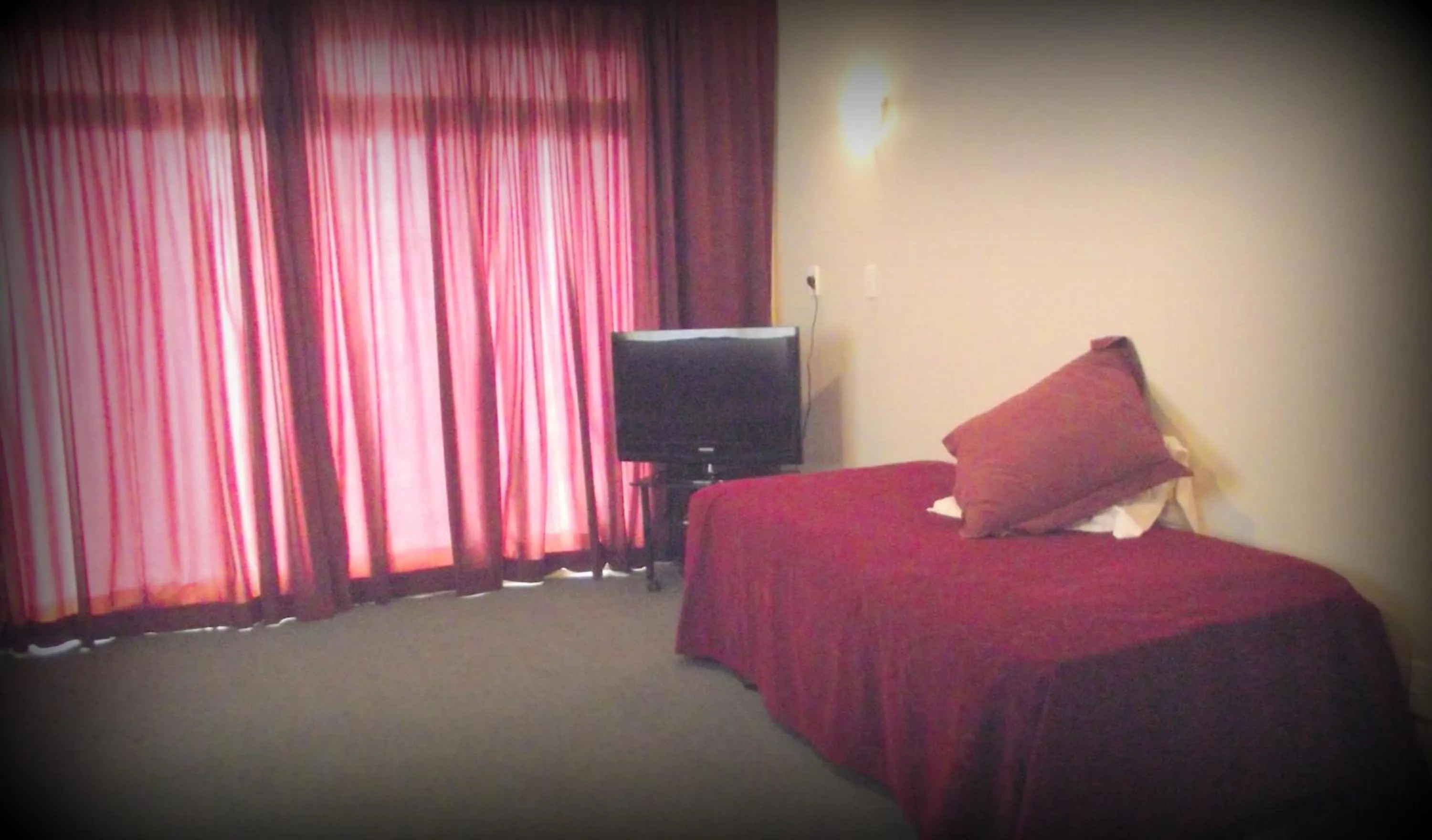 TV and multimedia, Bed in Panorama Motor Inn