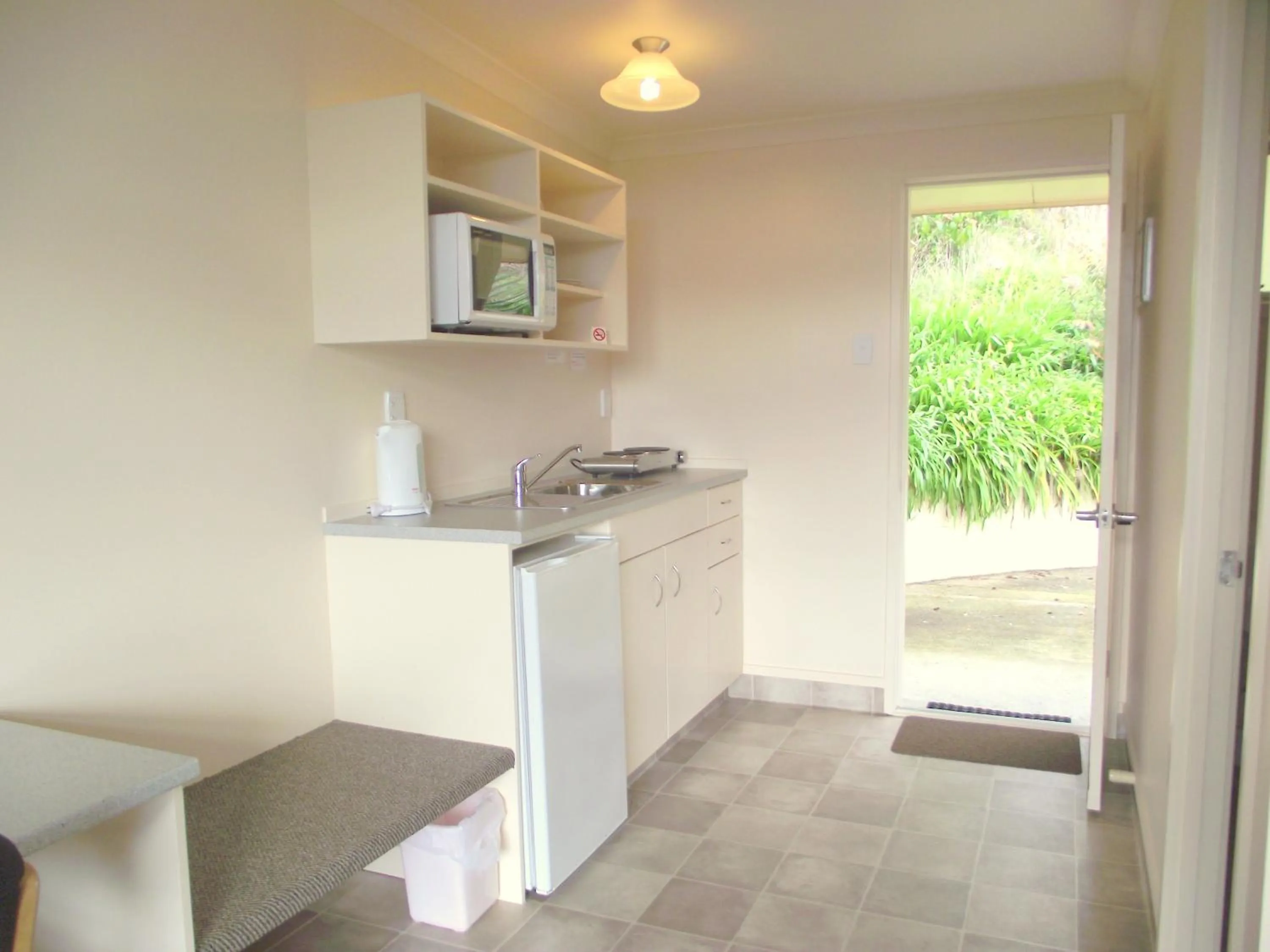 Kitchen or kitchenette in Panorama Motor Inn