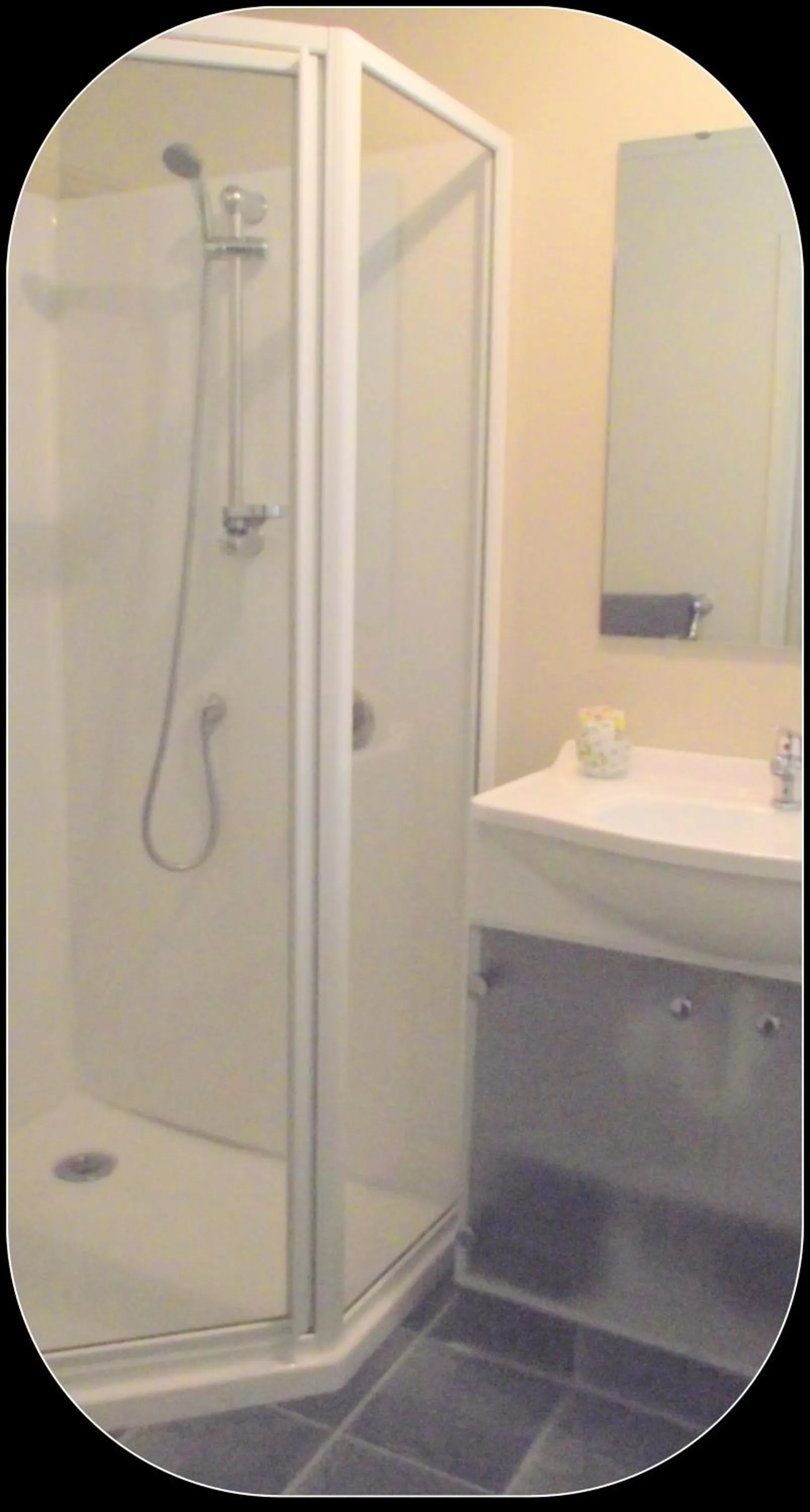 Bathroom in Panorama Motor Inn