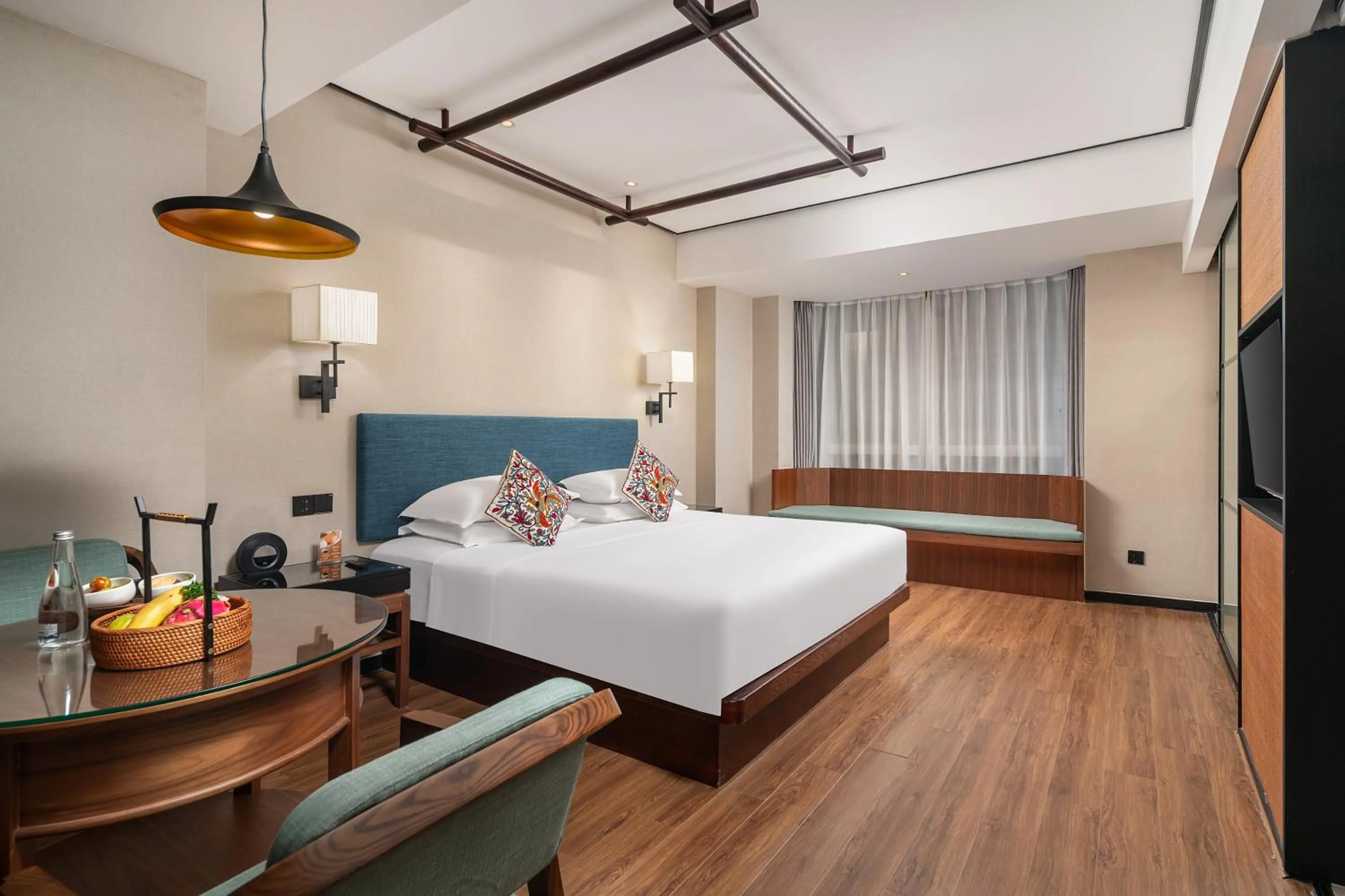 Photo of the whole room, Bed in SSAW Boutique Hotel Shanghai Bund