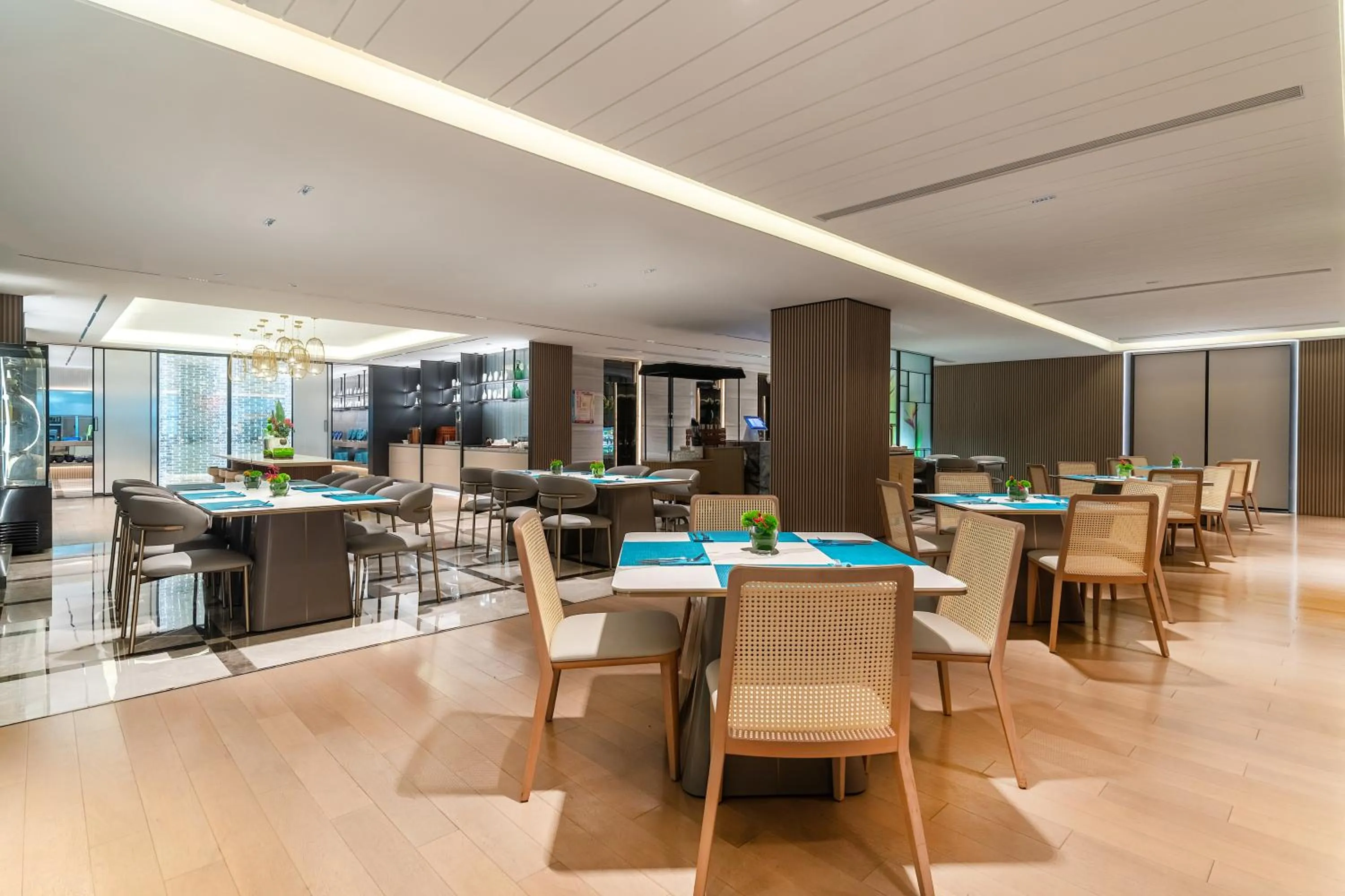 Restaurant/places to eat in SSAW Boutique Hotel Shanghai Bund