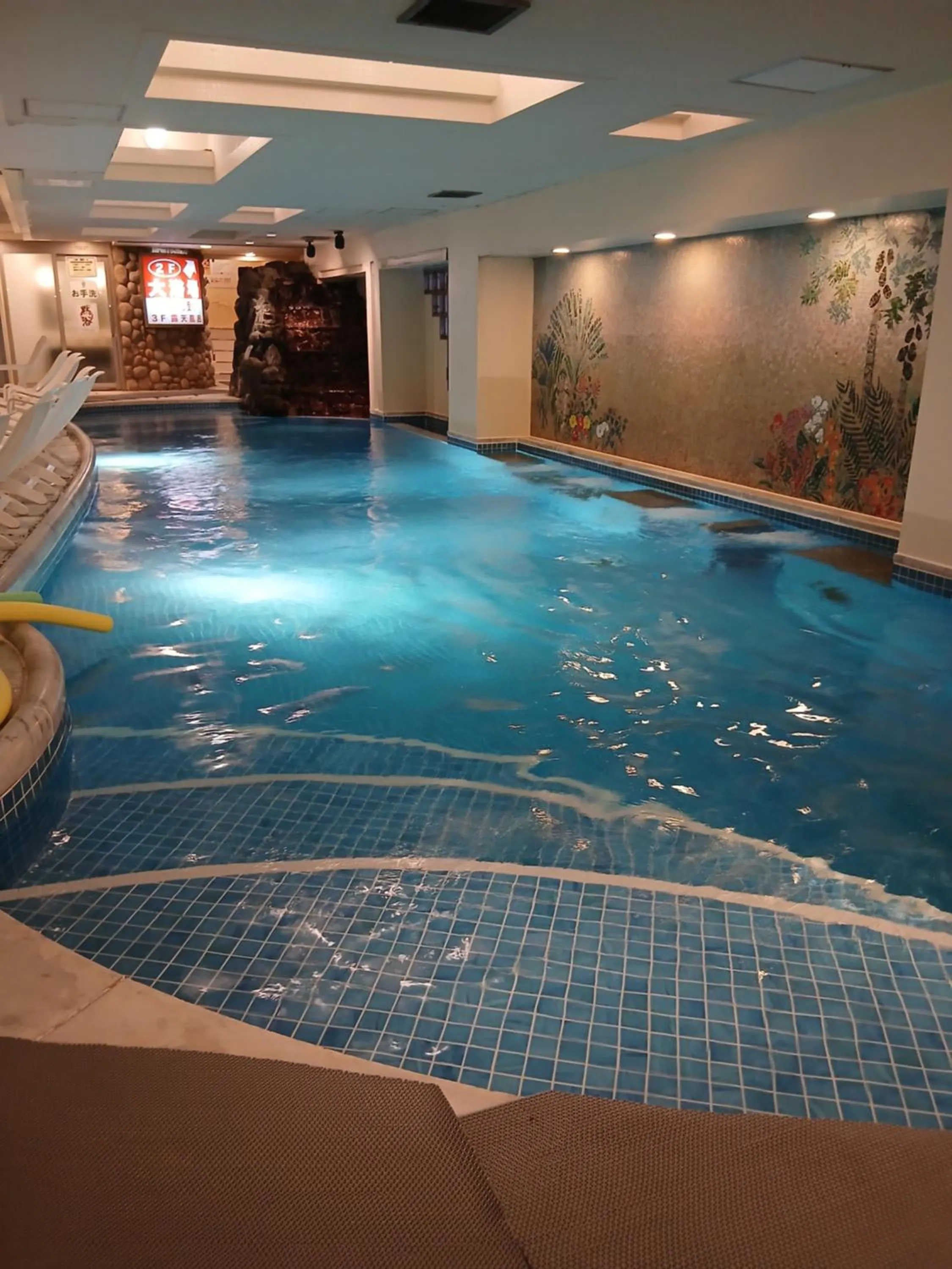 Swimming pool in Capsule Inn Osaka (Male Only)
