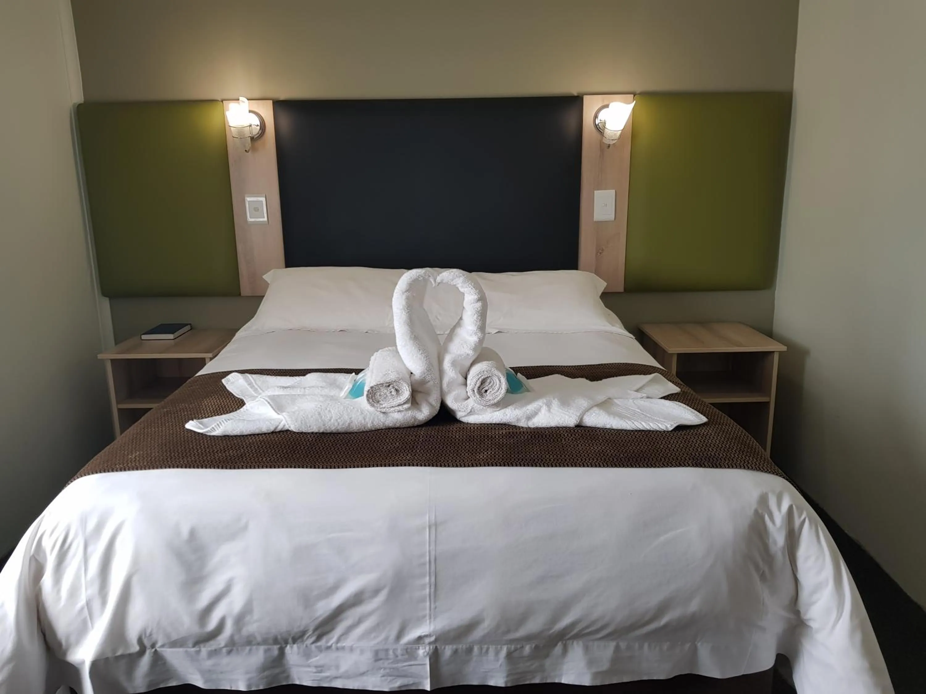 Bed in Be My Guest Hotel Conference