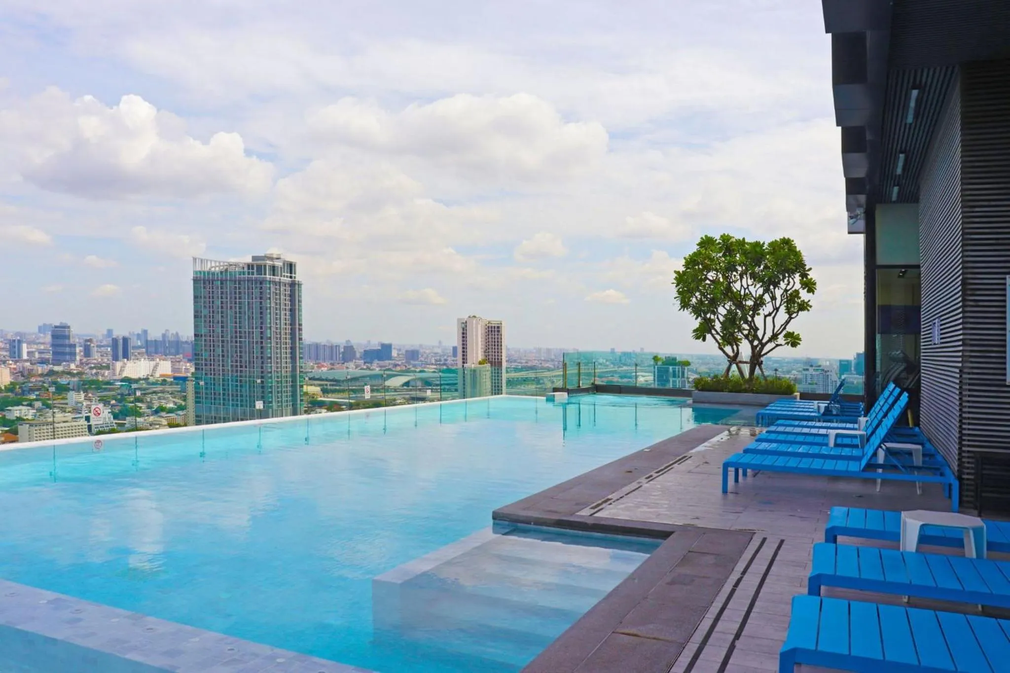 Swimming pool in The Quarter Ari by UHG