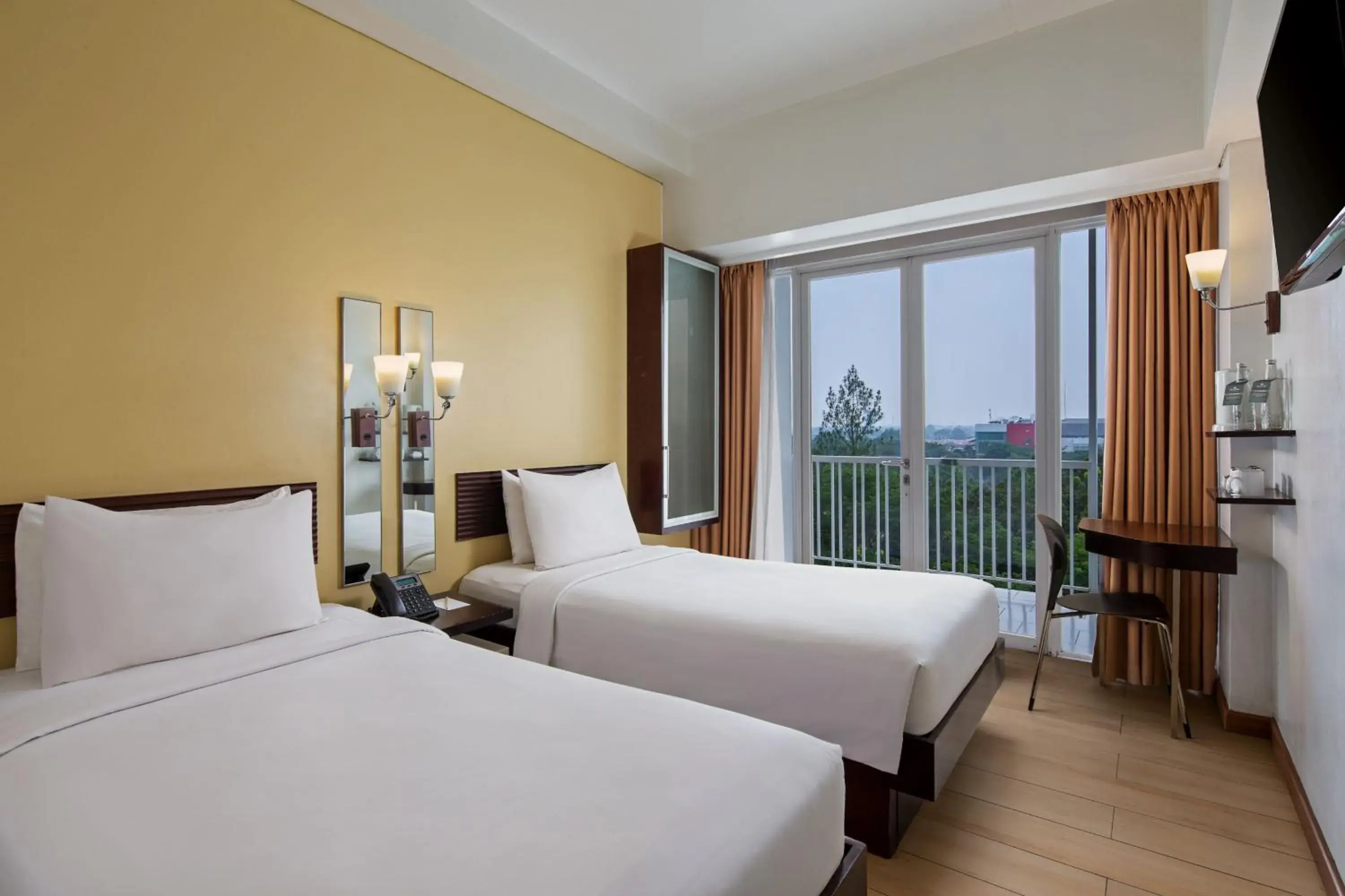 Superior Twin Room in Hotel Santika BSD City-Serpong Superior Twin Room in Hotel Santika BSD City-Serpong