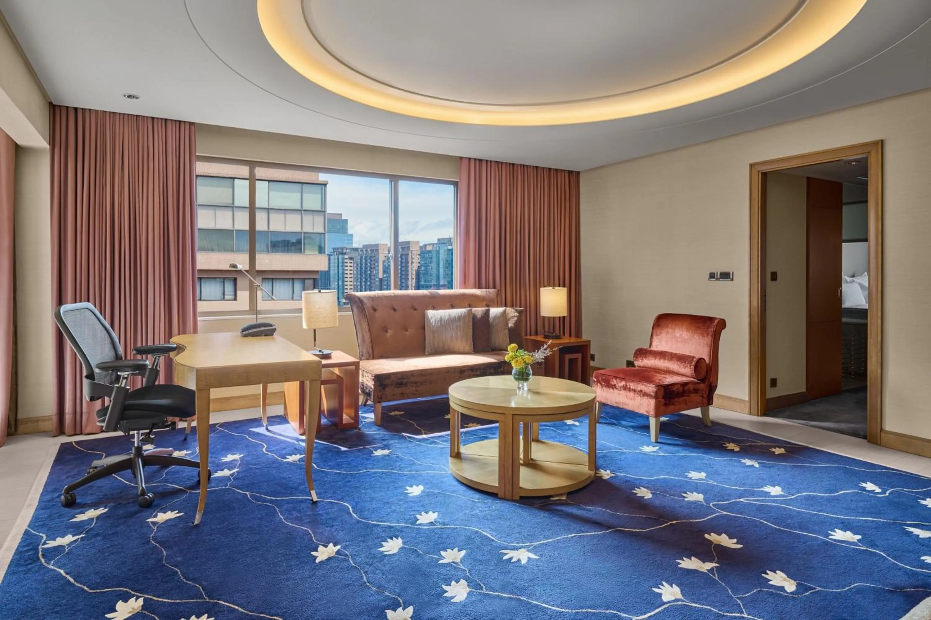 Living room in Sheraton Grand Taipei Hotel