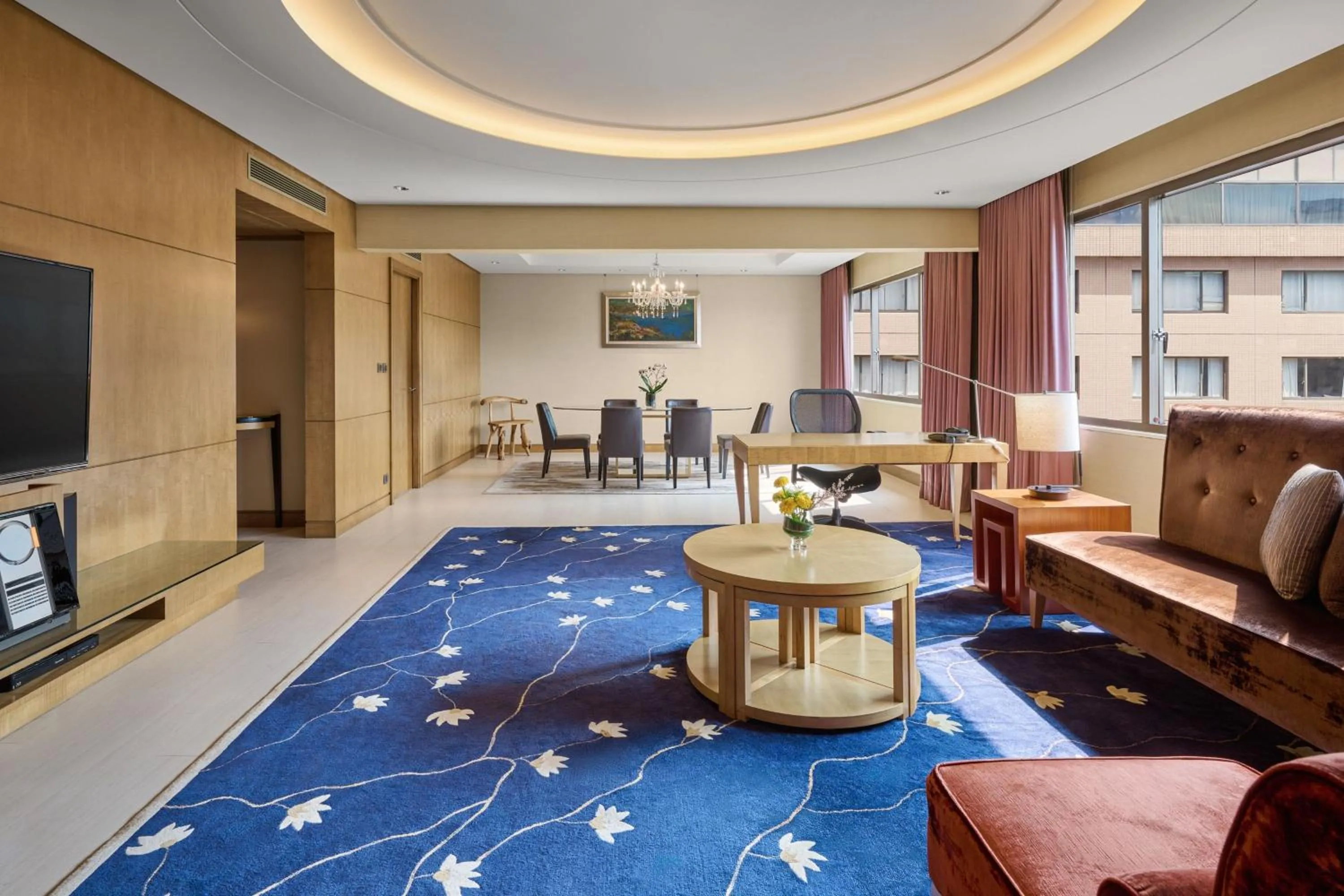 Living room in Sheraton Grand Taipei Hotel