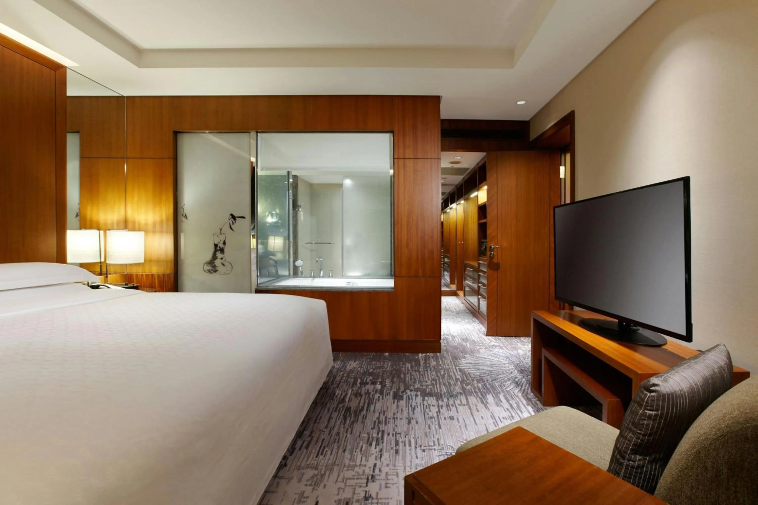 Photo of the whole room, Bed in Sheraton Grand Taipei Hotel