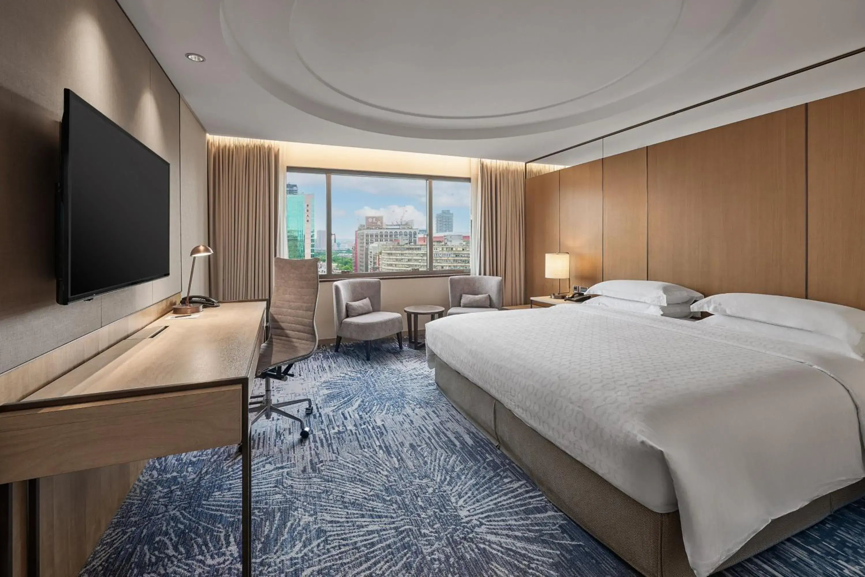 Executive Deluxe King Room - Concierge Level in Sheraton Grand Taipei Hotel Executive Deluxe King Room - Concierge Level in Sheraton Grand Taipei Hotel