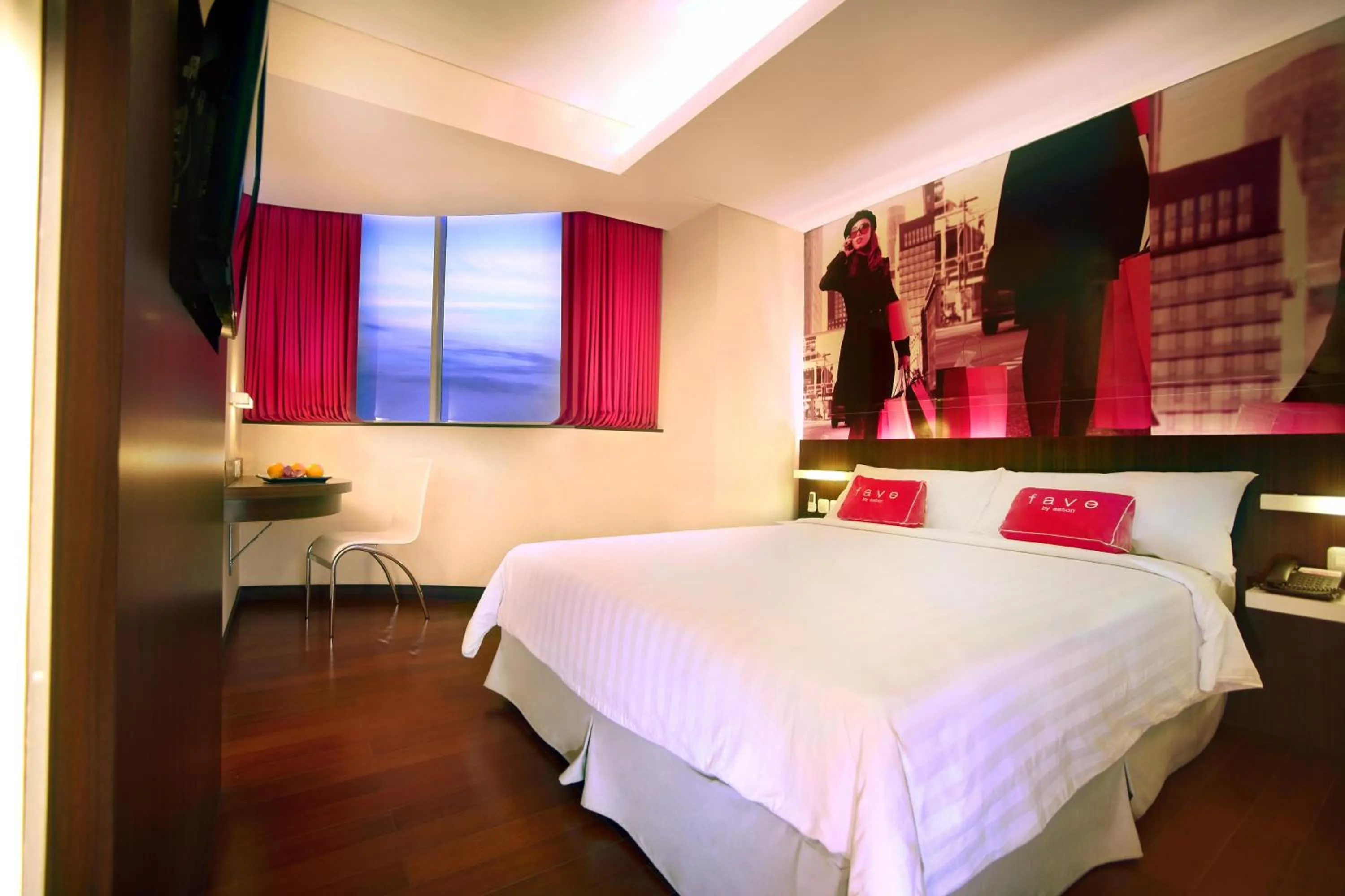 Photo of the whole room, Bed in favehotel MEX Tunjungan Surabaya