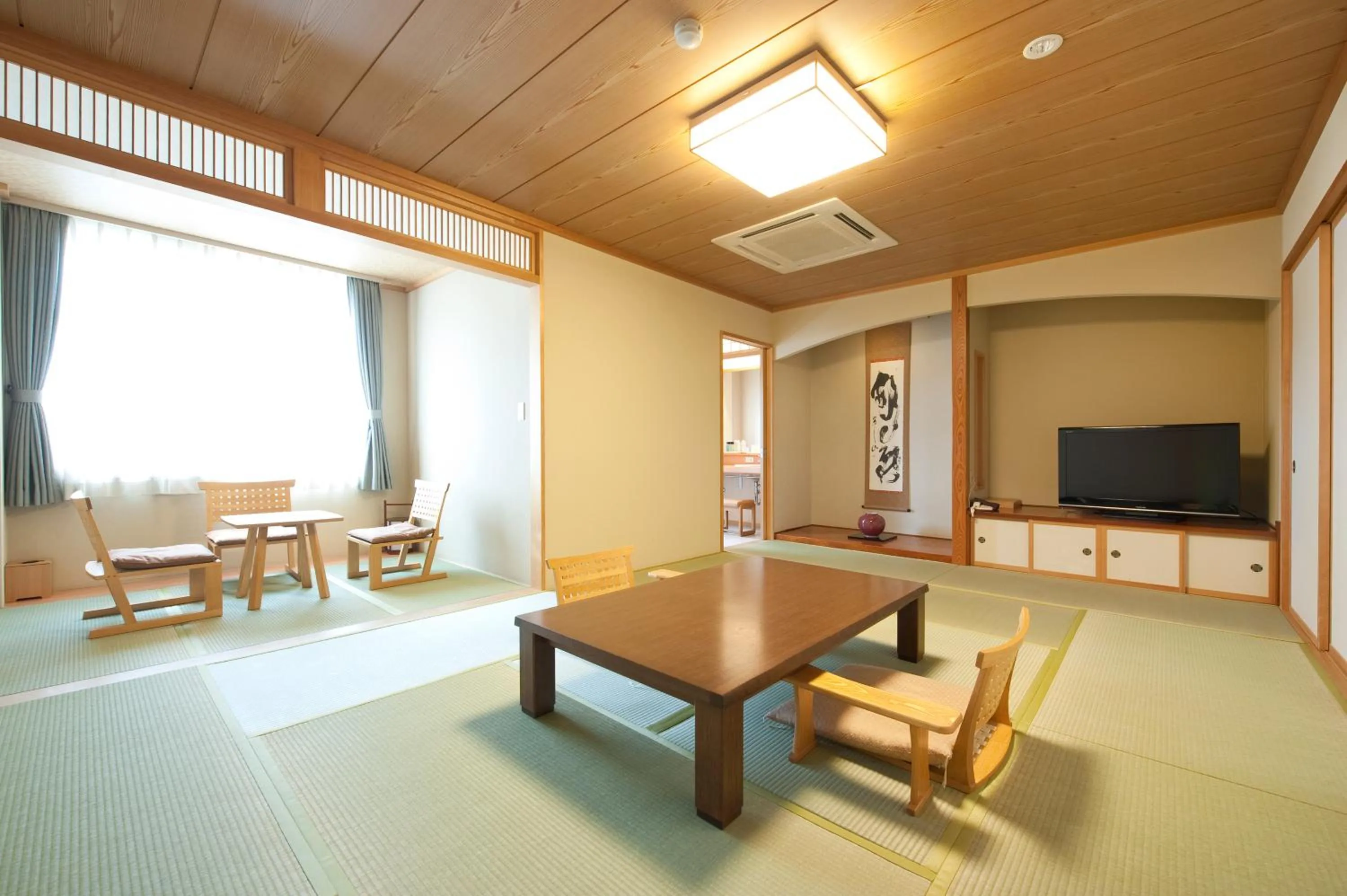 Photo of the whole room in Kangetsuen