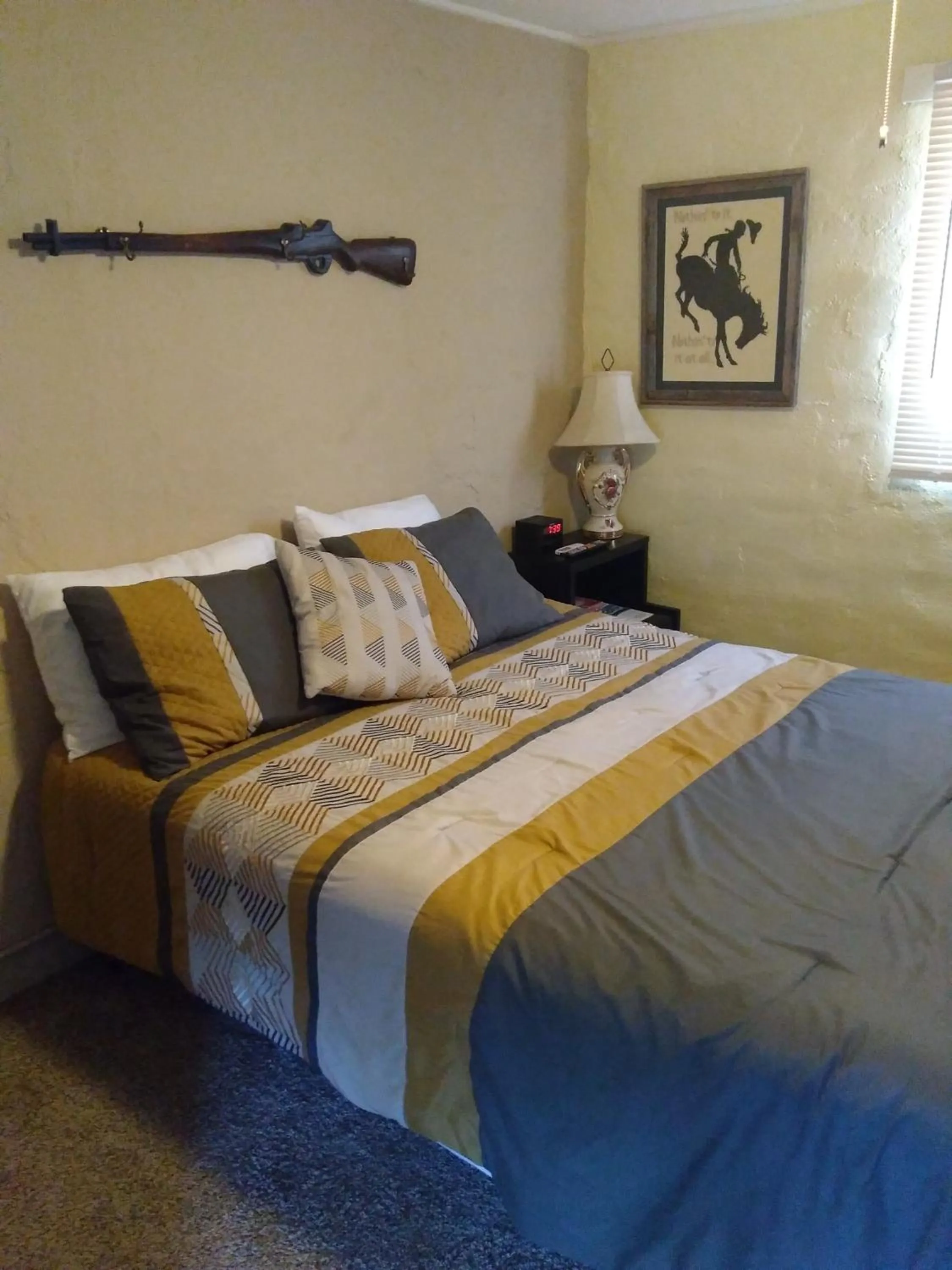 Bed in Grand Canyon West Hotel Sheps Miners Inn