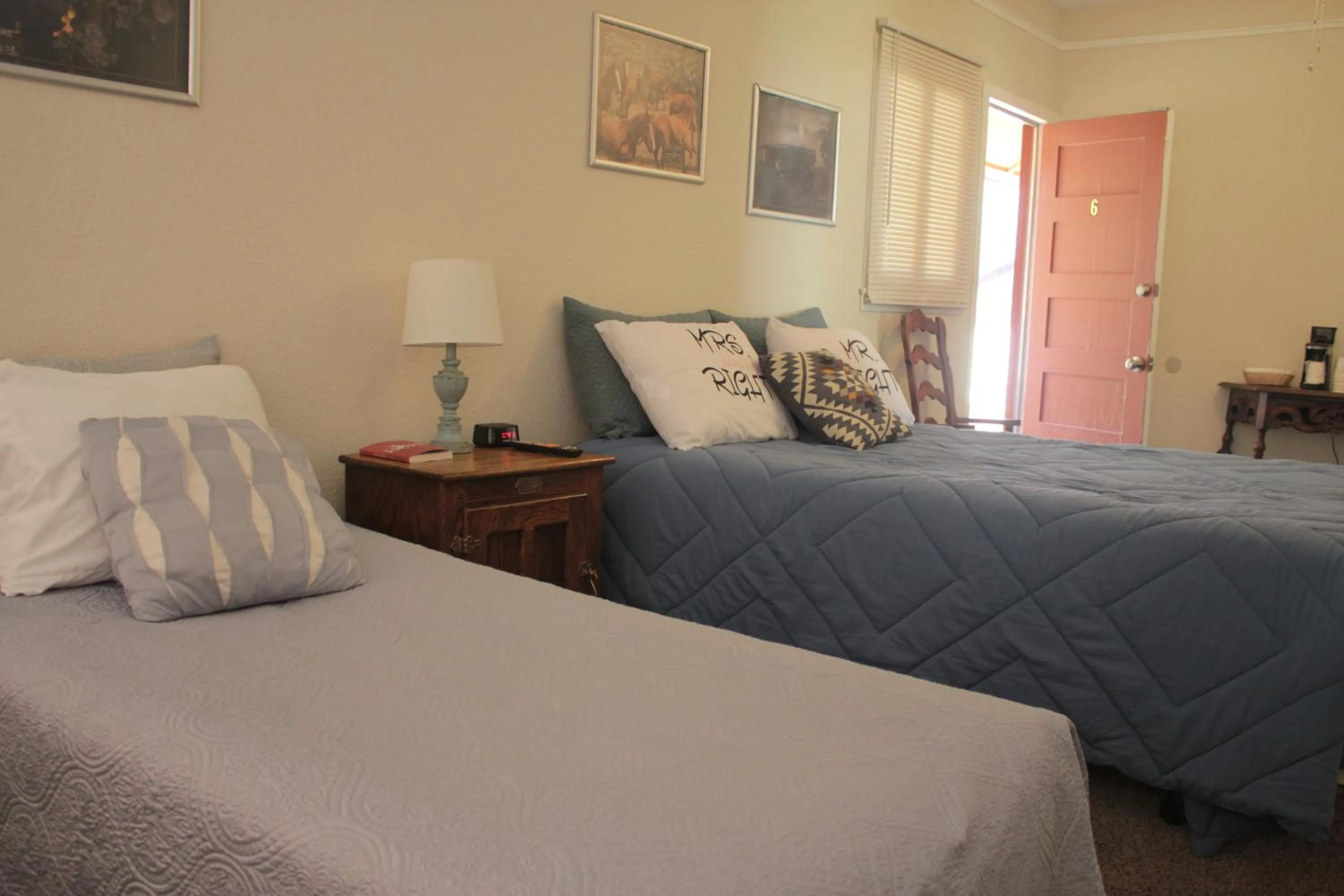 Bed in Grand Canyon West Hotel Sheps Miners Inn