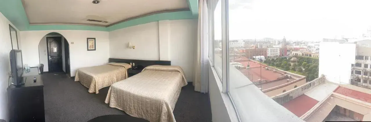 Standard Quadruple Room in Hotel Real Rex Standard Quadruple Room in Hotel Real Rex